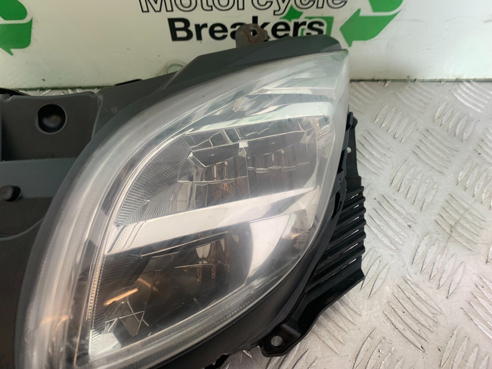 SUZUKI AN400 AN 400 BURGMAN HEADLIGHT  YEAR 2017-2024 (CMB1118)