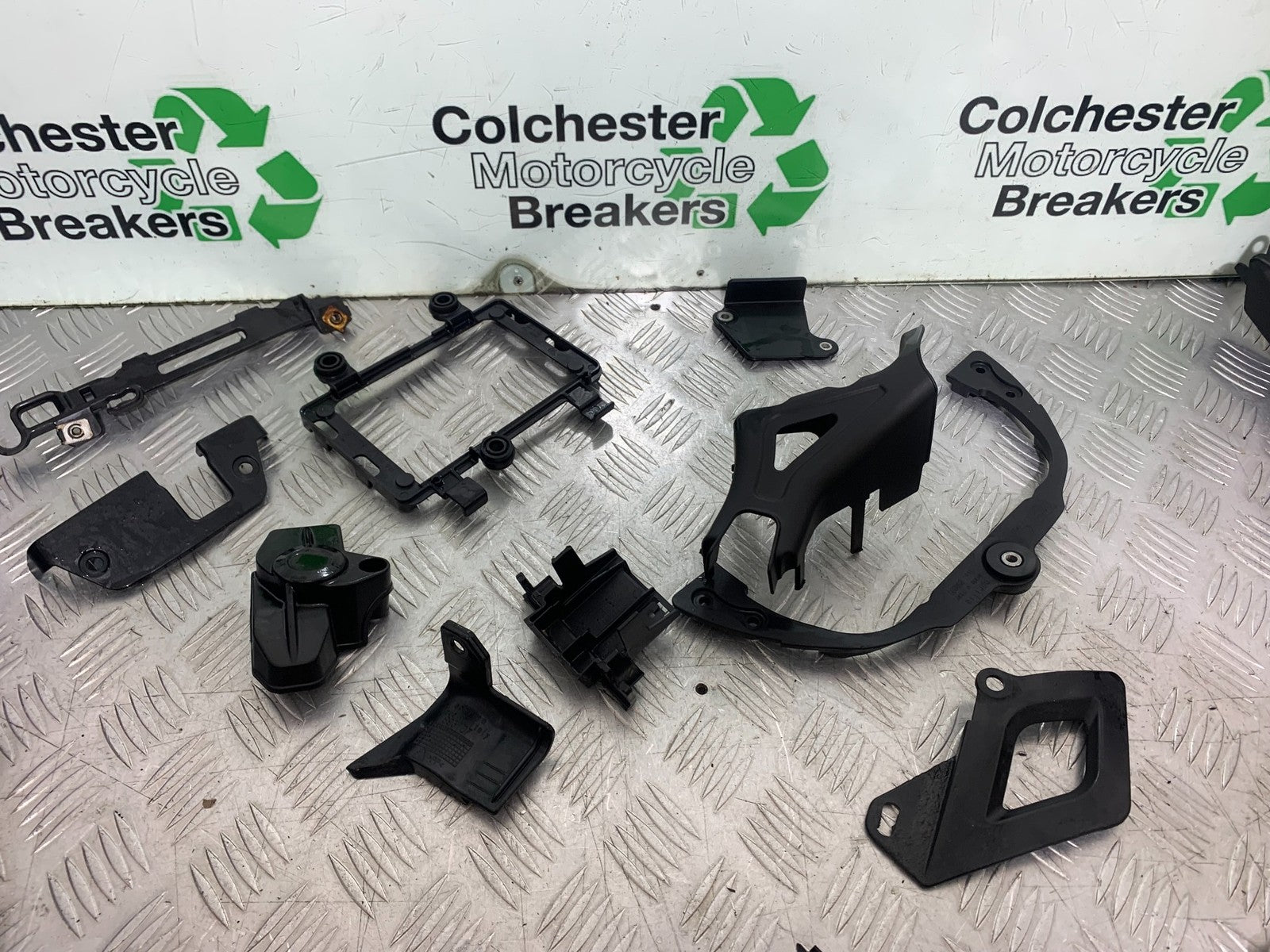 APRILIA TUONO 1000 V4 INFILL PANELS YEAR 2013-2014  (CMB1239)
