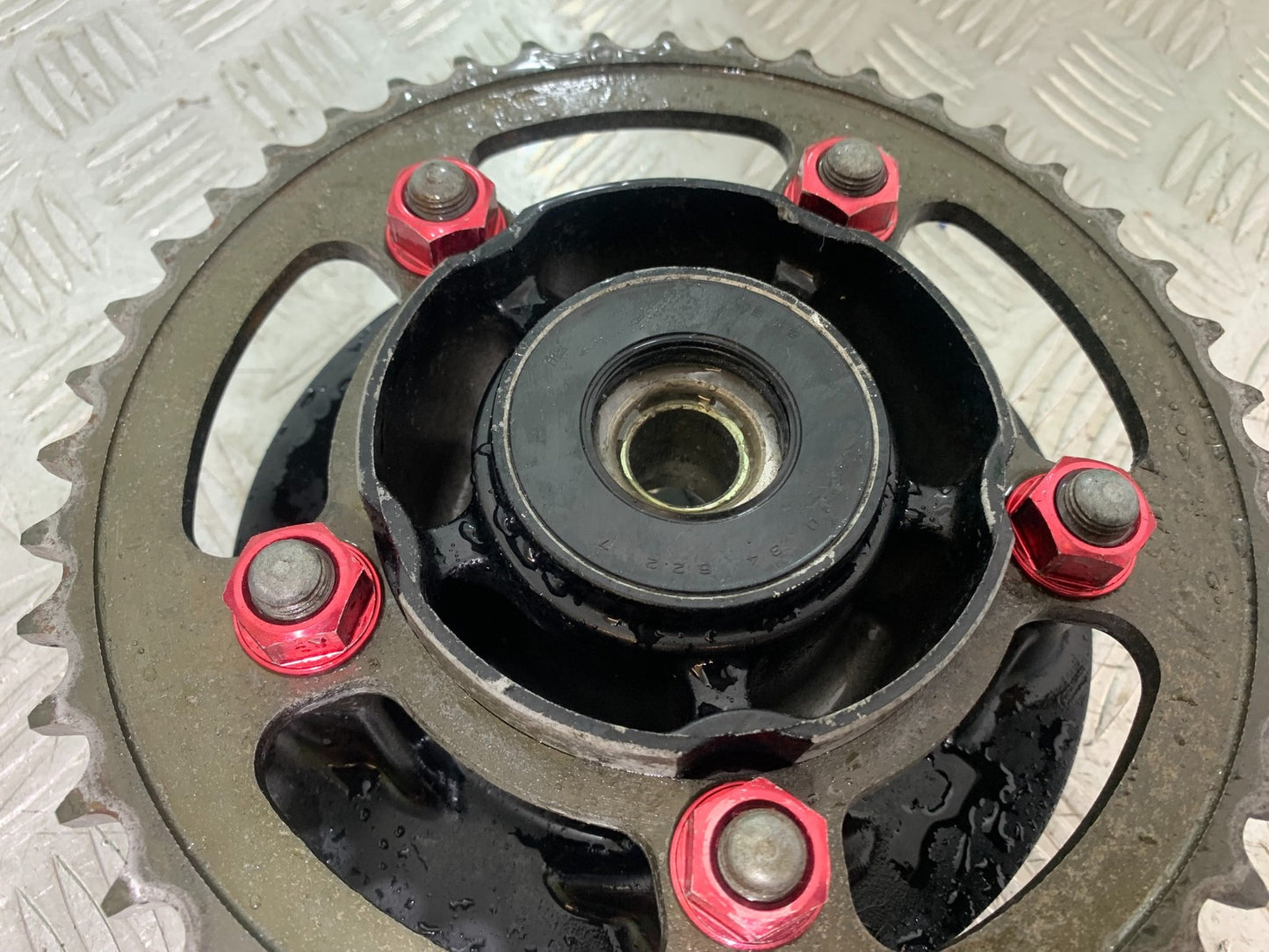 HONDA CBR1100 BLACKBIRD SPROCKET CARRIER   YEAR 1999-2005 (CMB1232)