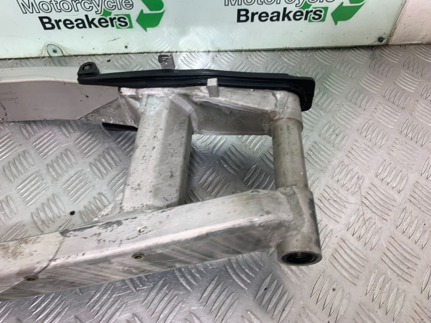 HONDA CBR1100 BLACKBIRD SWINGARM   YEAR 1999-2005 (CMB1103)