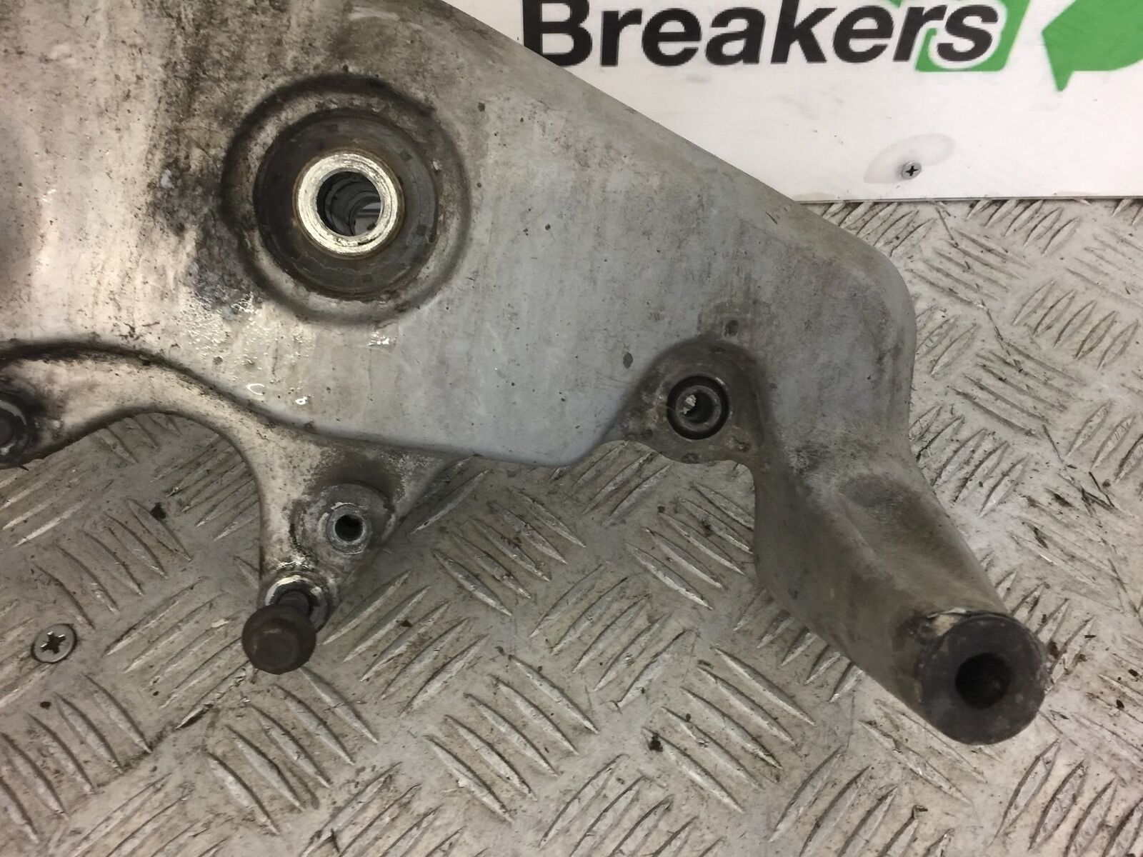YAMAHA XMAX 125 XMAX-125 EXHAUST BRACKET   YEAR 2011