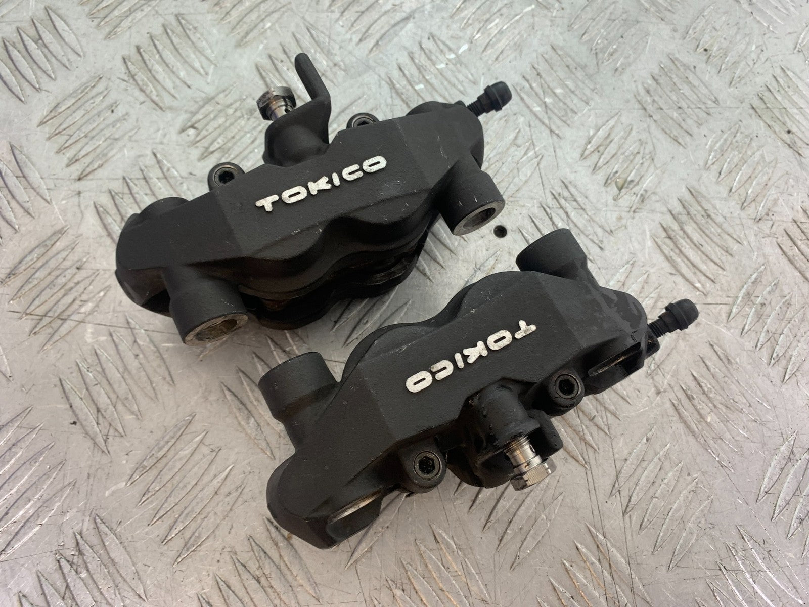 TRIUMPH 1050 SPEED TRIPLE FRONT BRAKE CALIPERS   YEAR 2005-2007 (CMB1322)