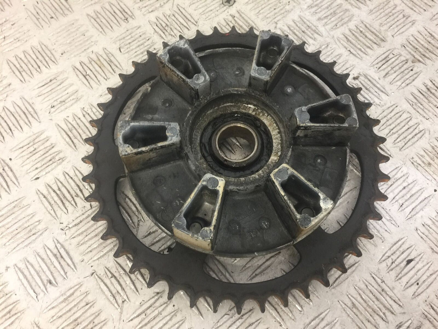 YAMAHA YZF1000 THUNDERACE SPROCKET CARRIER  YEAR 1997-2000 (STOCK 625)