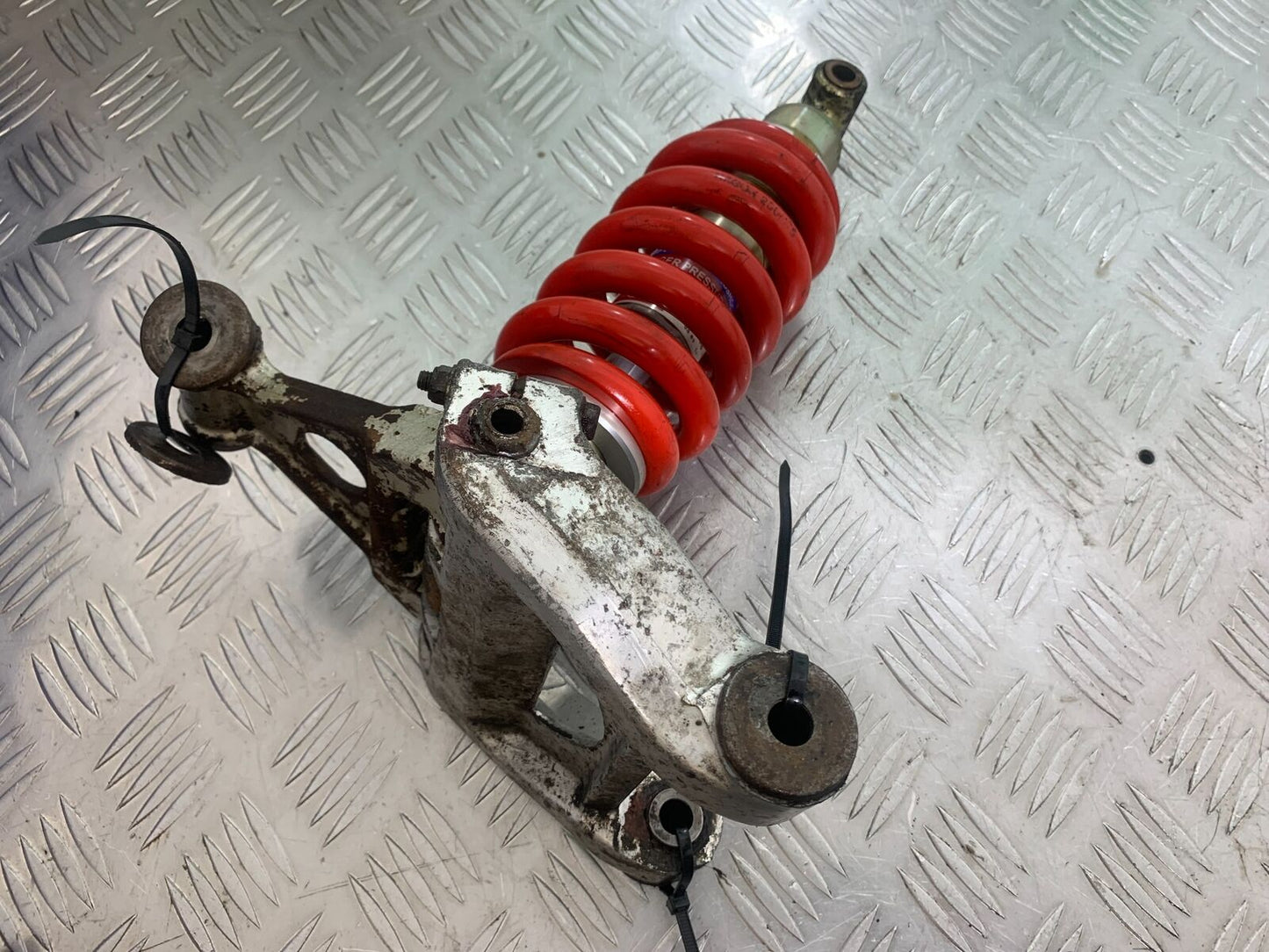 YAMAHA FJ1100 FJ 1100 HAGON REAR SHOCK AND LINKAGE  YEAR 1984-1985 (CMB1101)