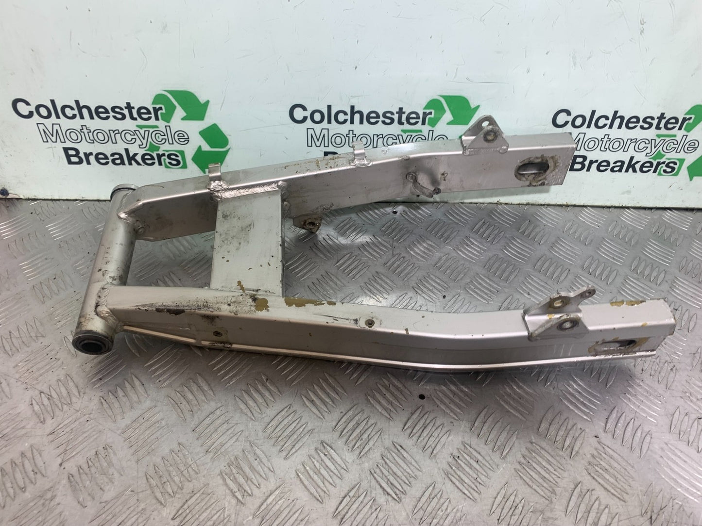 SUZUKI GSX750 INAZUMA SWINGARM  YEAR 1998-2003 (CMB1308)