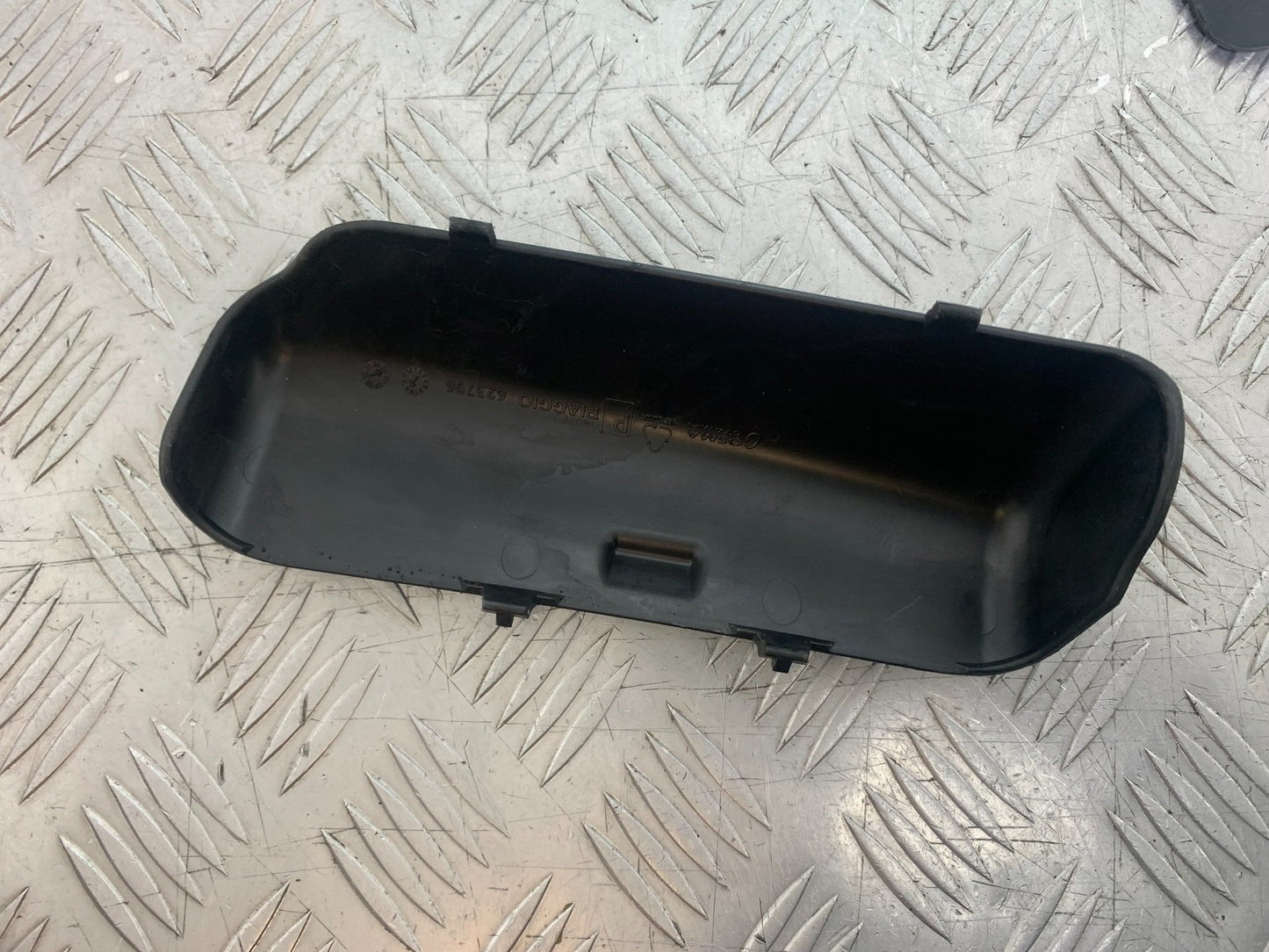 PIAGGIO MP3 250 ie INFILL PANEL  YEAR 2007 (CMB1307)
