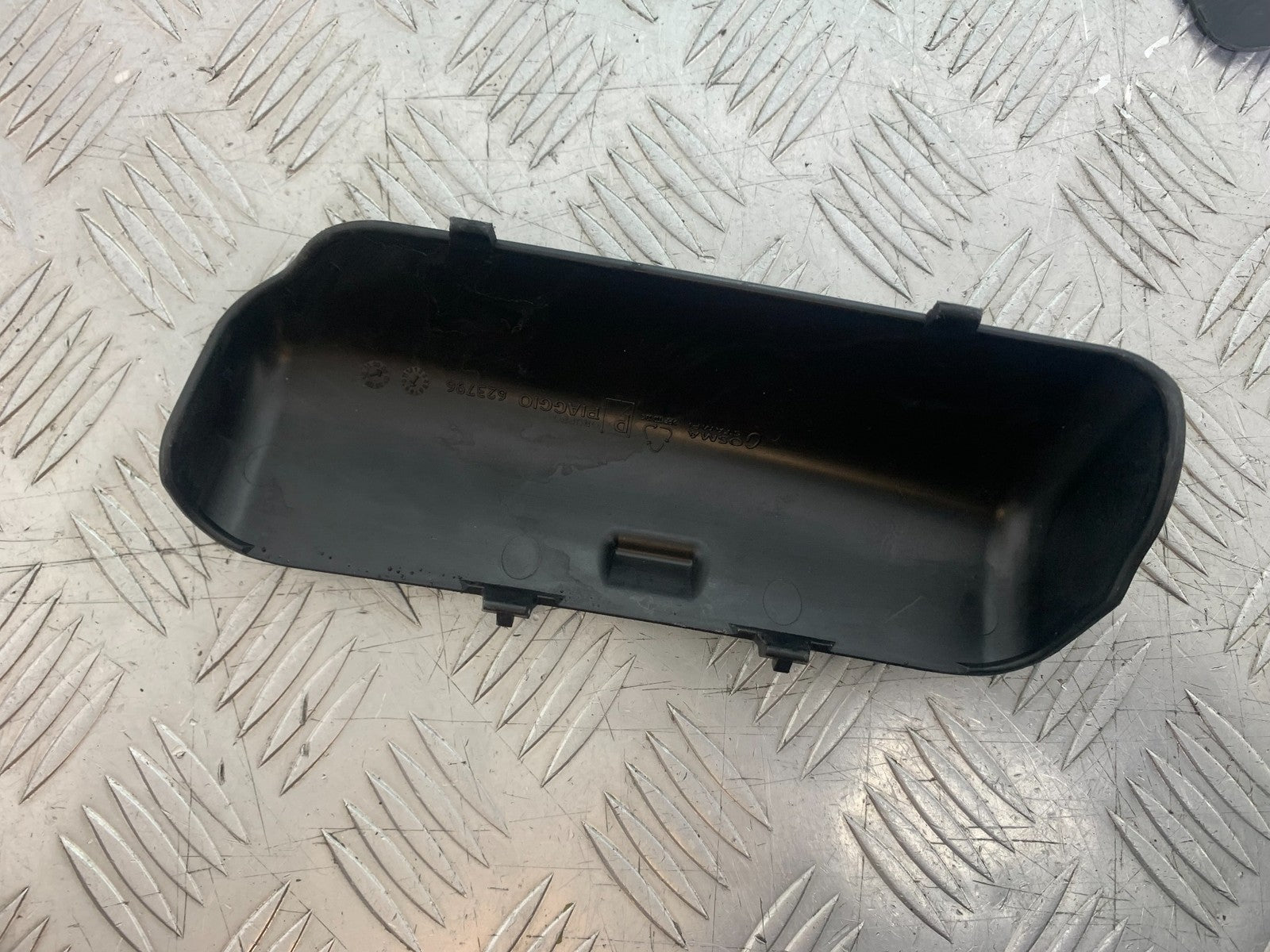 PIAGGIO MP3 250 ie INFILL PANEL  YEAR 2007 (CMB1307)