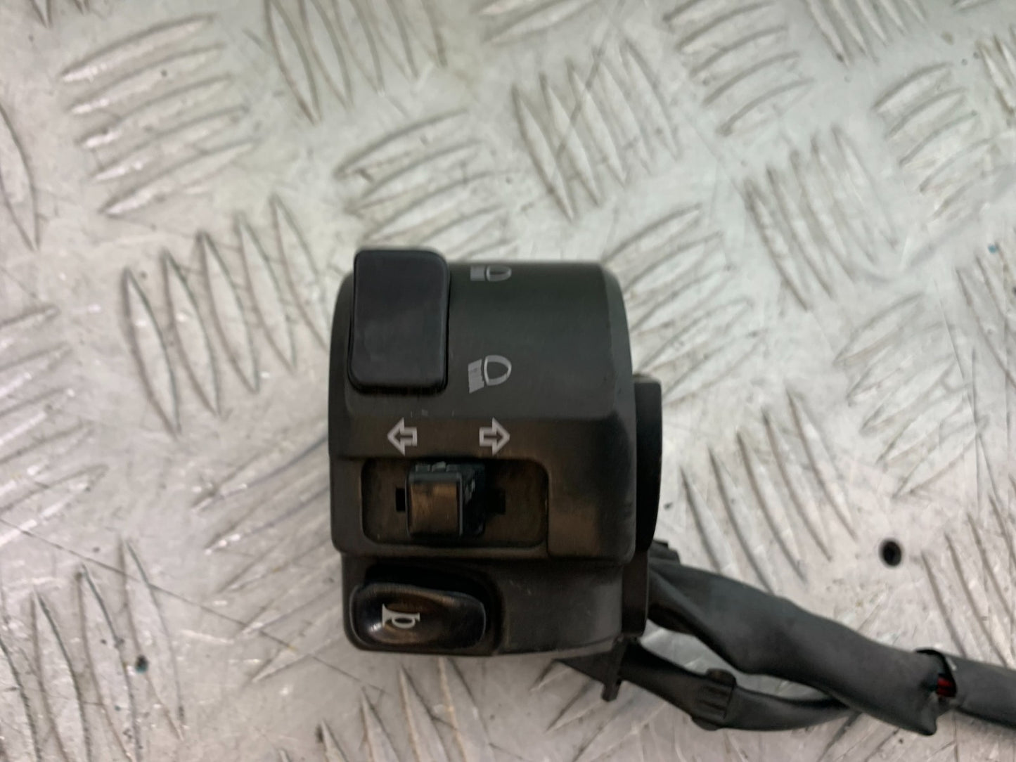 KAWASAKI ZX9R ZX9 R LEFT SWITCH GEAR  YEAR 1998-1999 (CMB1329)