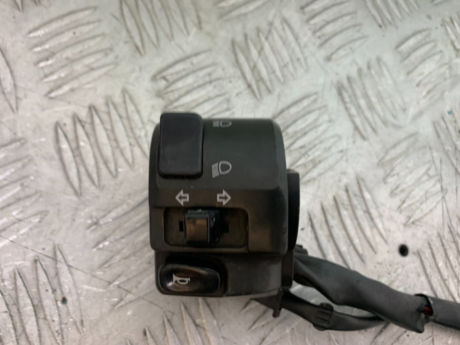 KAWASAKI ZX9R ZX9 R LEFT SWITCH GEAR  YEAR 1998-1999 (CMB1329)