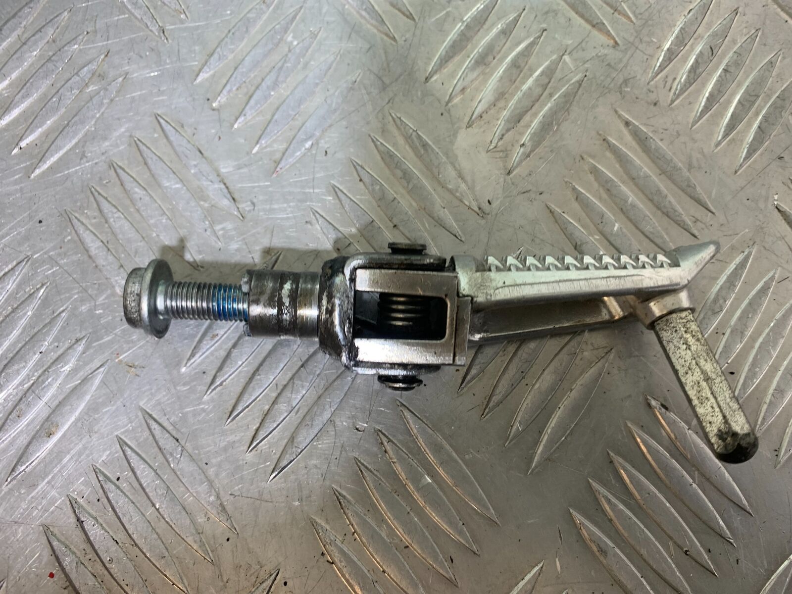 SUZUKI GSX S 1000 GSX-S 1000 FRONT LEFT FOOTPEG  YEAR 2016-2019 (CMB1082)
