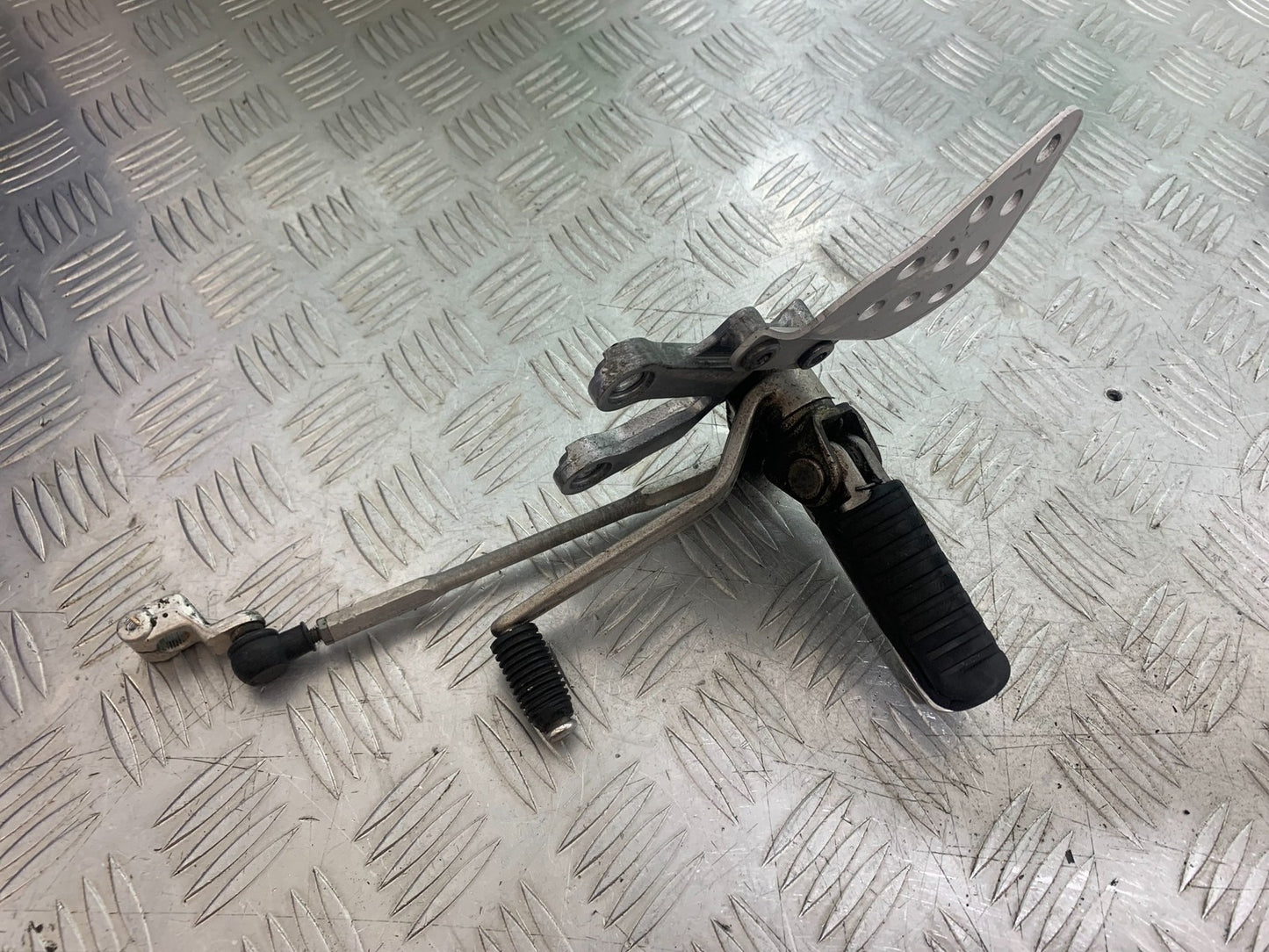 KAWASAKI ZX9R ZX9 E1 FRONT LEFT HANGER YEAR 2000-01 (CMB1171)