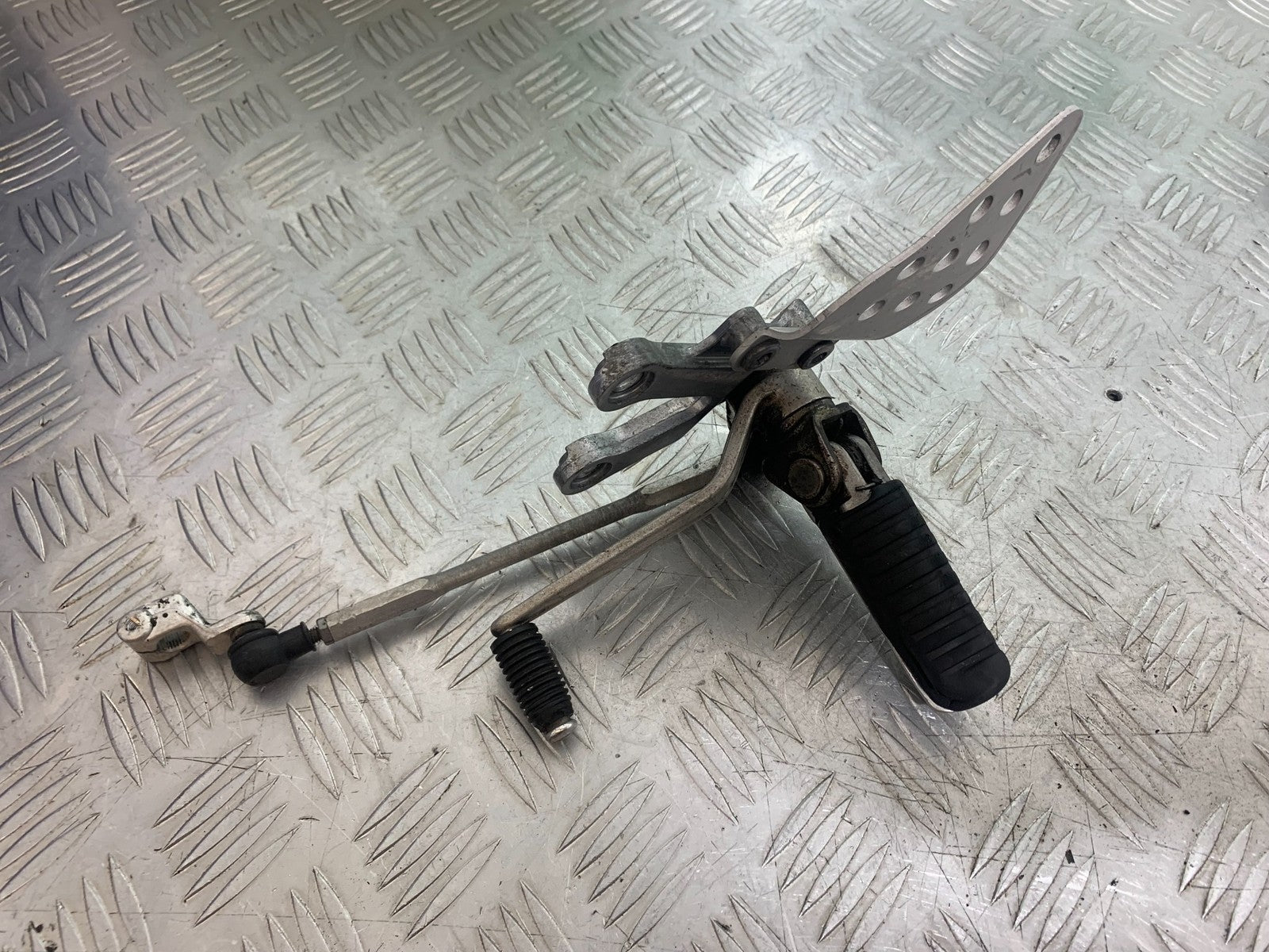 KAWASAKI ZX9R ZX9 E1 FRONT LEFT HANGER YEAR 2000-01 (CMB1171)
