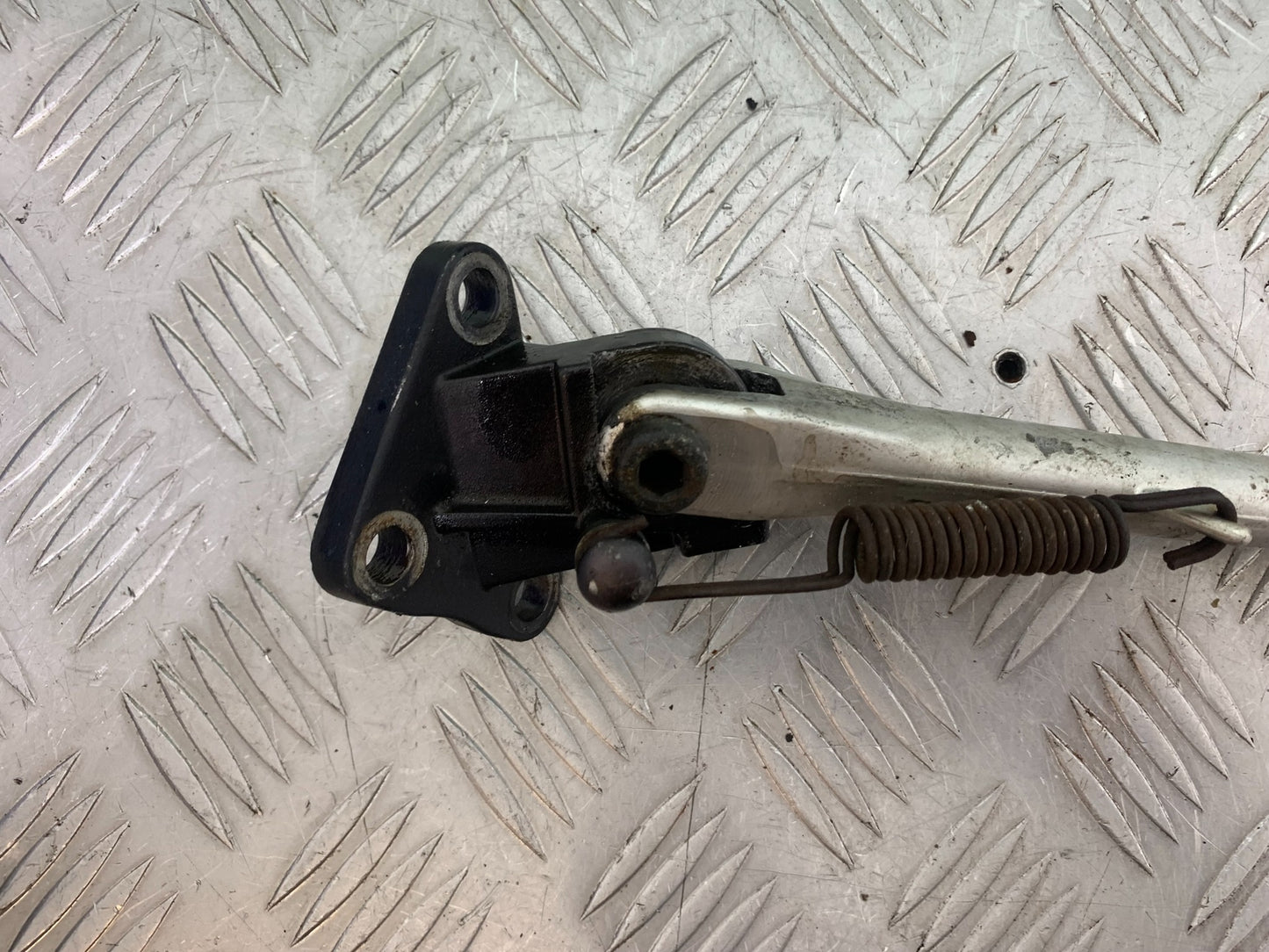 TRIUMPH T509 SPEED TRIPLE SIDE STAND AND BRACKET   YEAR 1997-1998 (CMB1144)