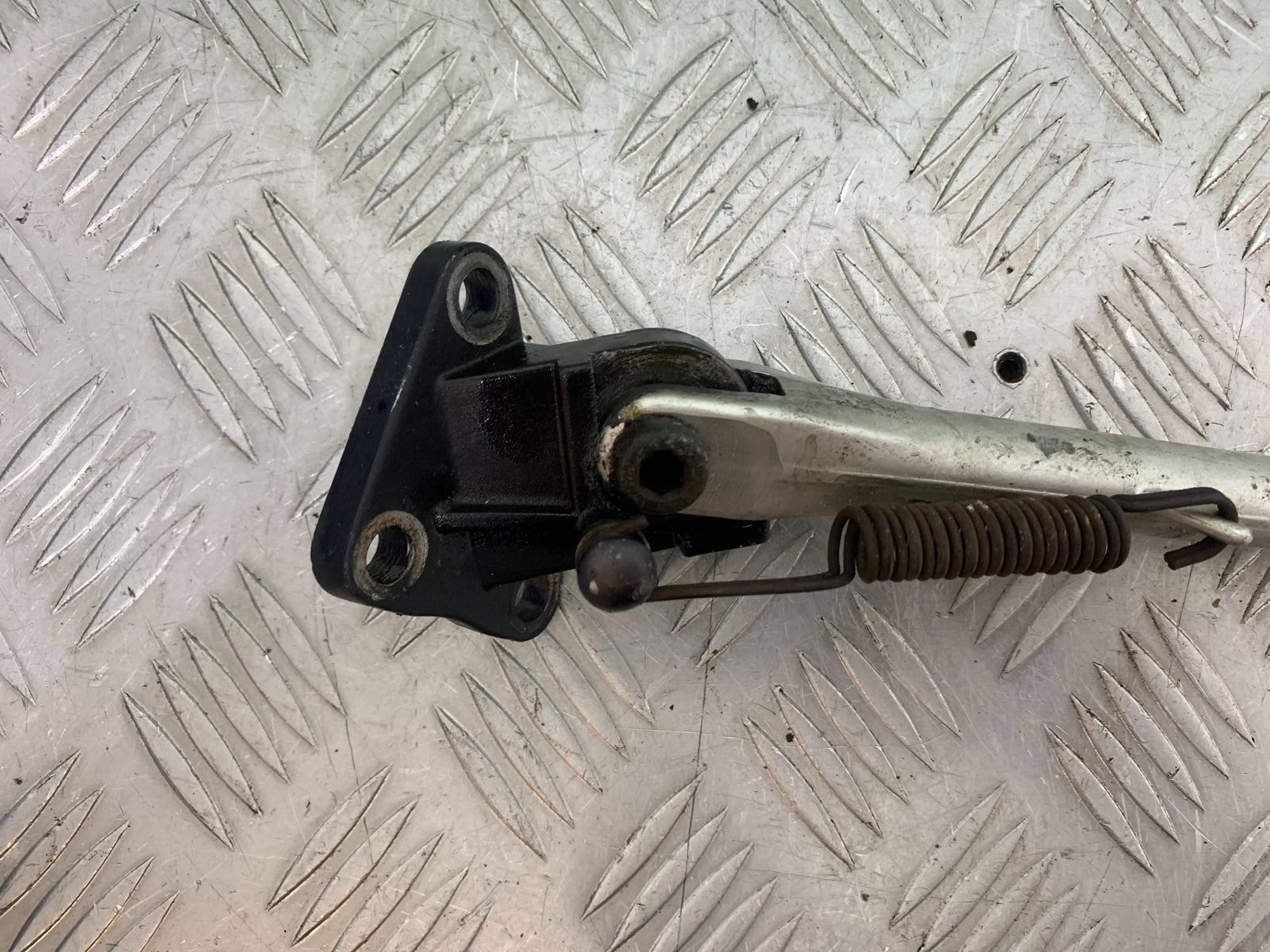 TRIUMPH T509 SPEED TRIPLE SIDE STAND AND BRACKET   YEAR 1997-1998 (CMB1144)