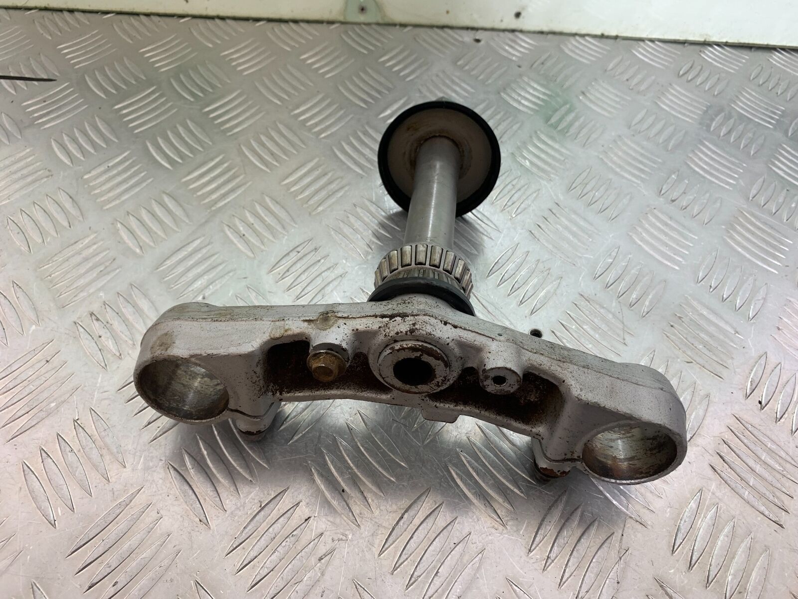 SUZUKI SV650 SV 650 BOTTOM YOKE  YEAR 2003-2006 (CMB1024)