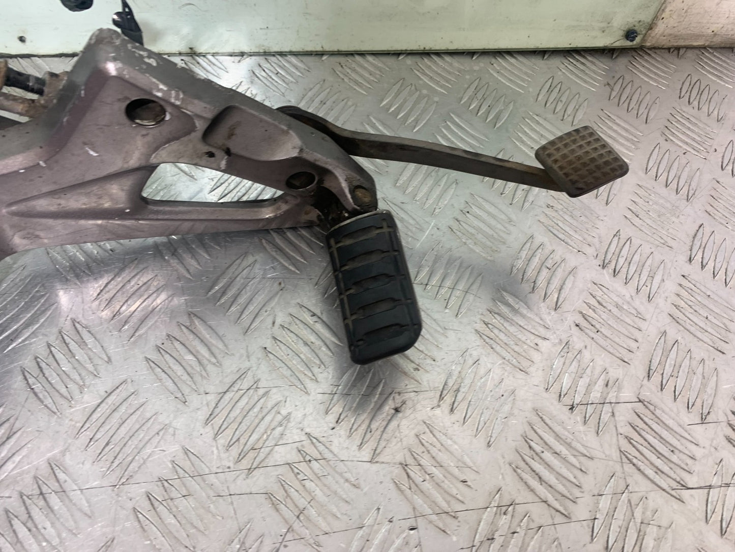 HONDA NT 700 V DEAUVILLE RIGHT HANGER   YEAR 2006-2011 (CMB1211)