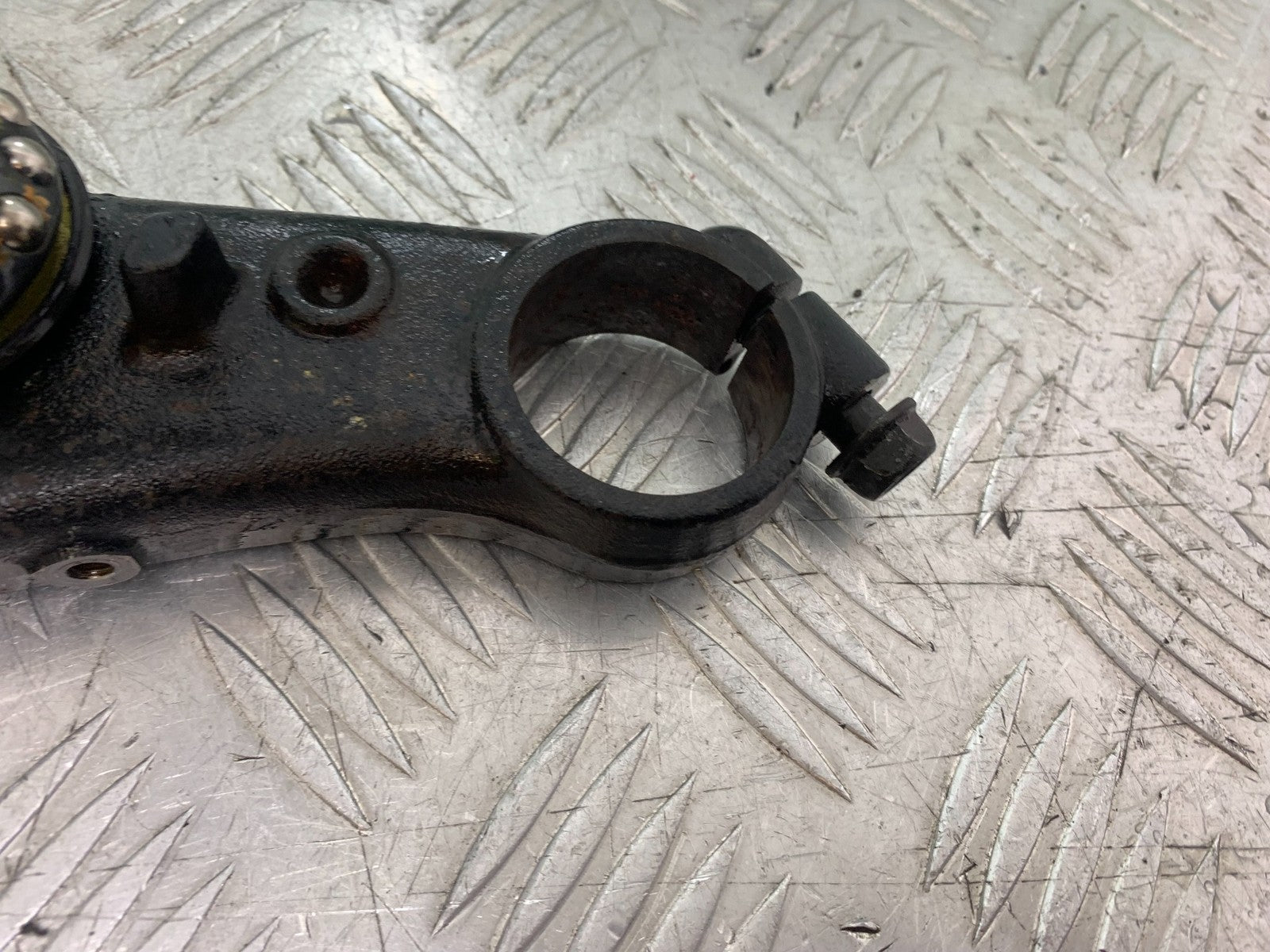 HONDA CBR1100 BLACKBIRD BOTTOM YOKE   YEAR 1999-2005 (CMB1232)