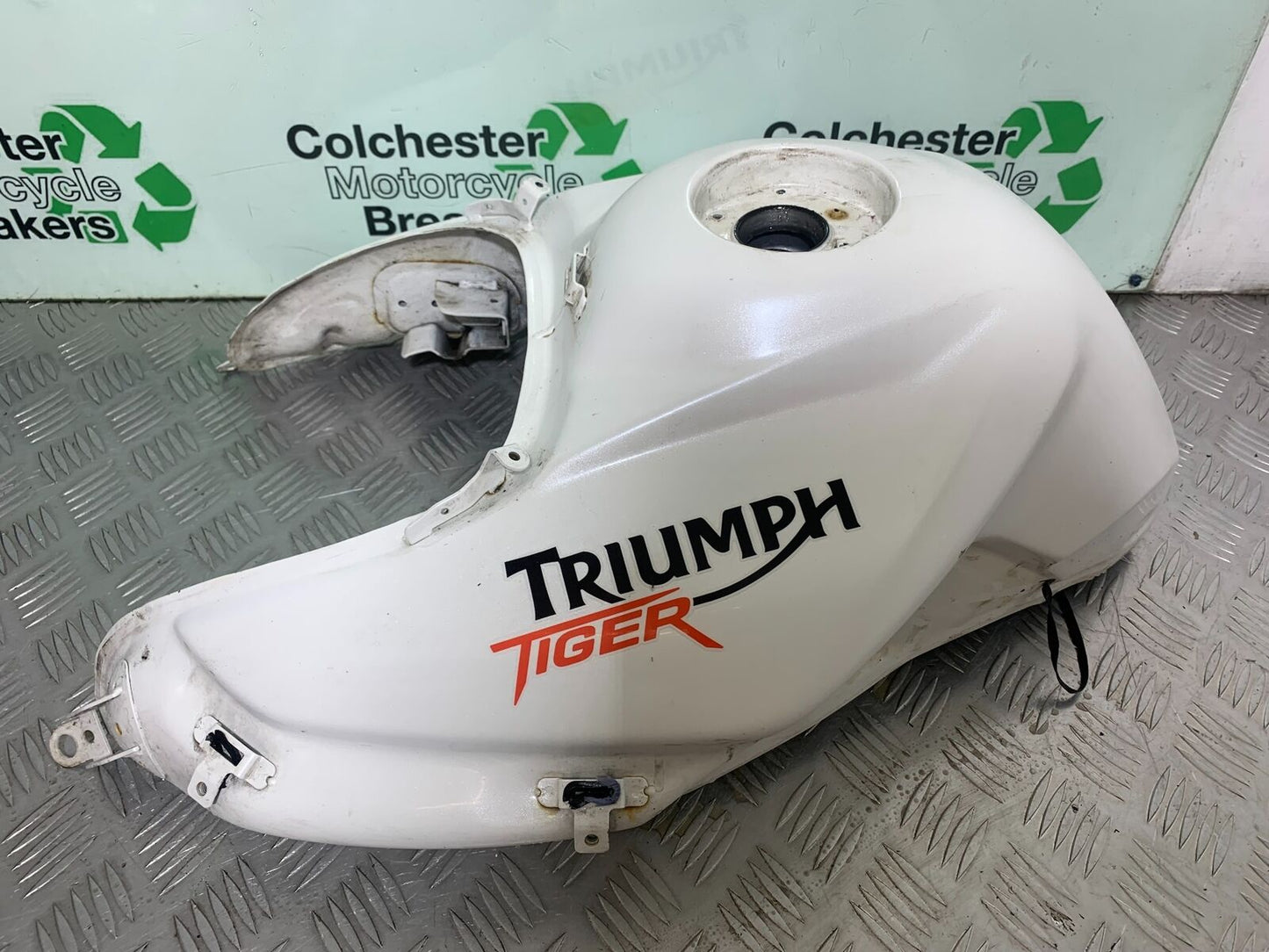 TRIUMPH TIGER 800 PETROL TANK  YEAR 2011-2014 (CMB1113)