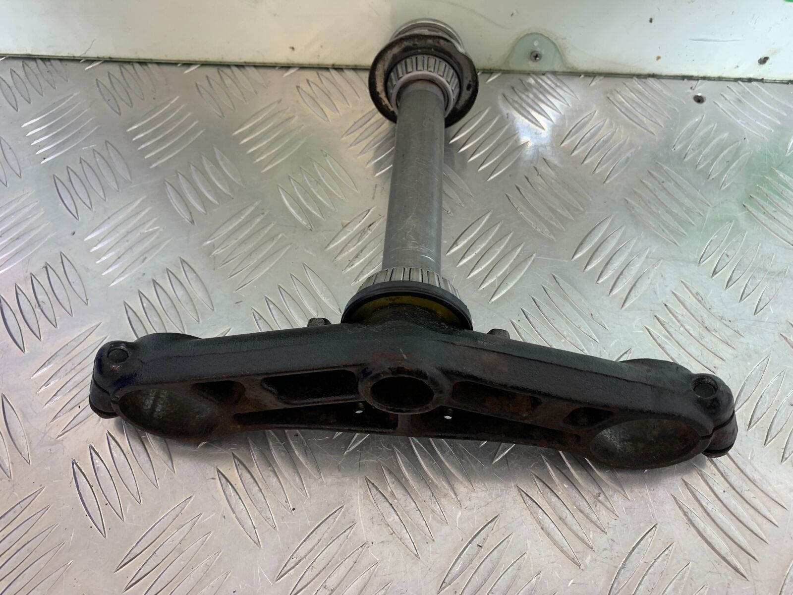 HONDA CBR1100 BLACKBIRD BOTTOM YOKE  YEAR 1996-1998 (CMB1017)
