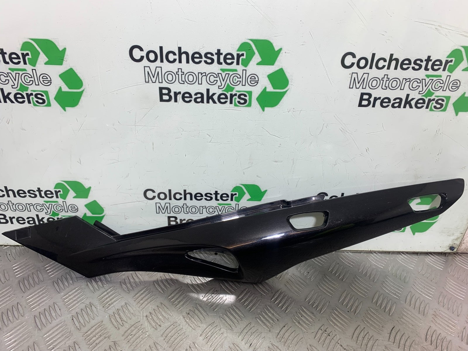 TRIUMPH 1050 SPRINT GT LEFT SEAT PANEL YEAR 2010-2016 (CMB1250)