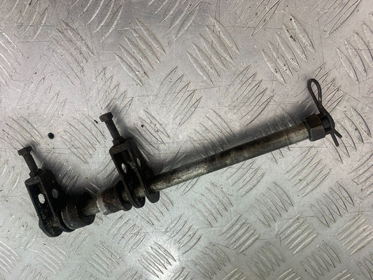 KAWASAKI GPZ600 GPZ 600 REAR WHEEL SPINDLE & ADJUSTERS    YEAR 1988-90 (CMB1258)