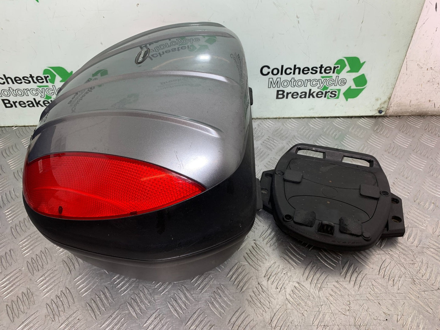 KAWASAKI GTR1400 GTR 1400 TOP BOX PLATE AND KEY YEAR 2007-2009 (CMB1306)