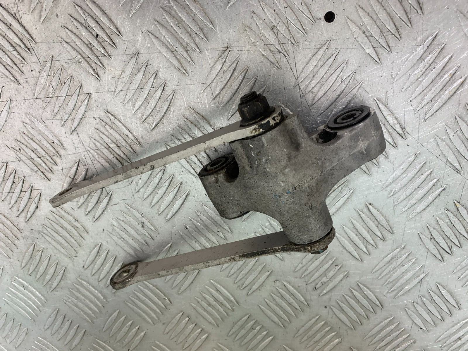 KAWASAKI ZX9R ZX9 R REAR SHOCK LINKAGE  YEAR 1998-1999 (CMB1329)