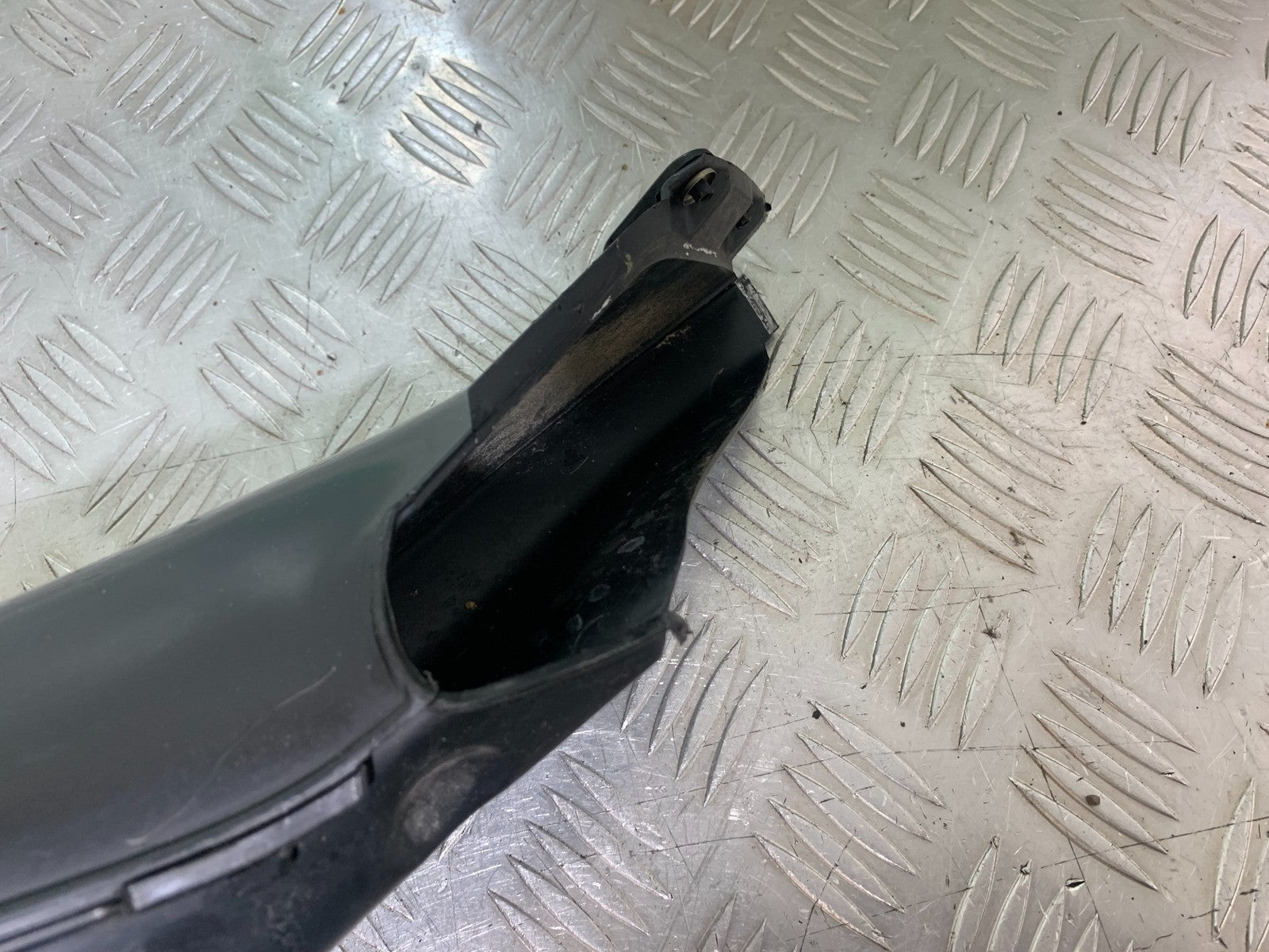 APRILIA RSV4 FACTORY RIGHT AIR TUBE   YEAR 2009-2012 (CMB1224)