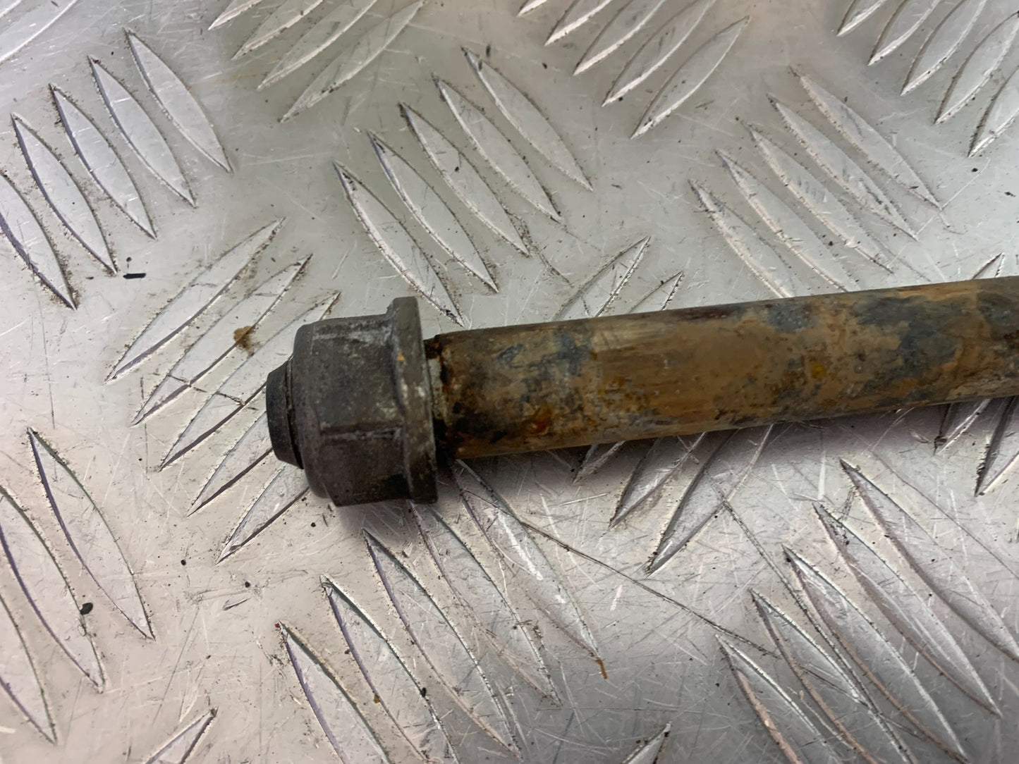 HONDA VFR750 VFR 750 SWINGARM SPINDLE   YEAR 1994-1997 (CMB1156)