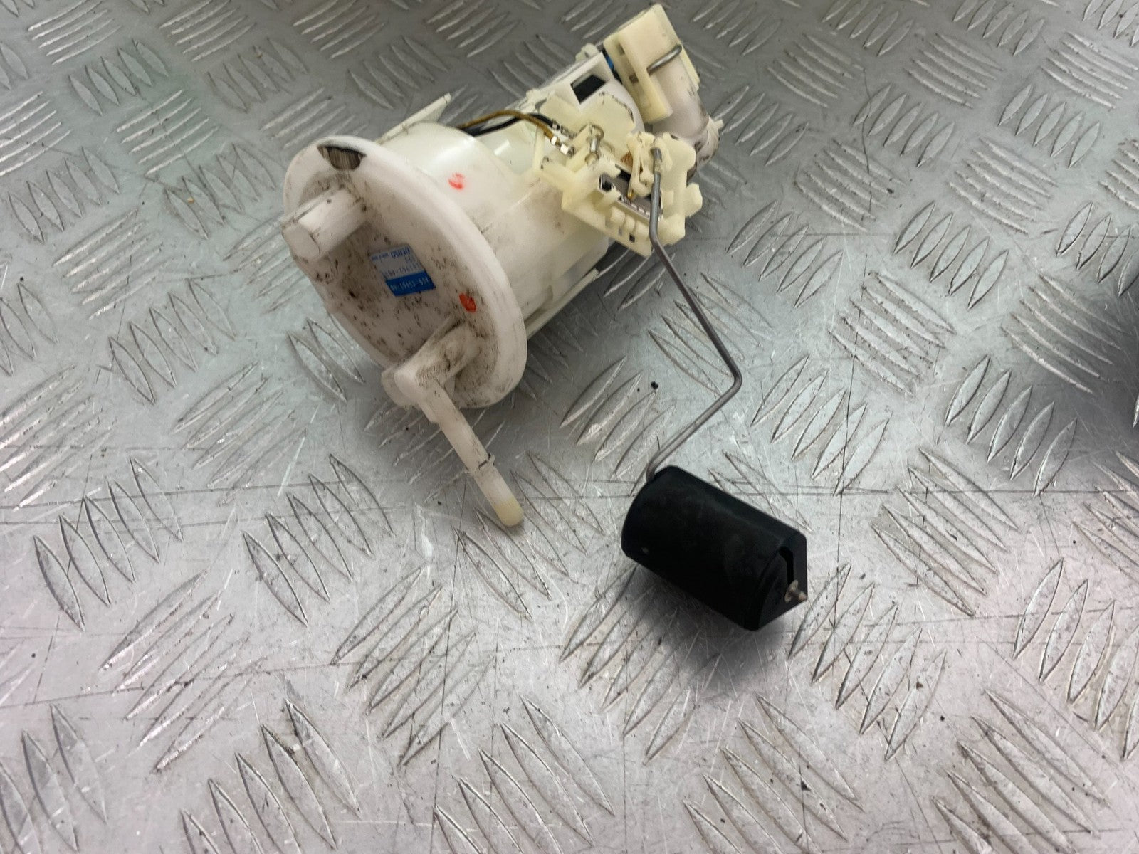 YAMAHA XJ6 XJ6-S PETROL PUMP  YEAR 2009-2015  (CMB1212)