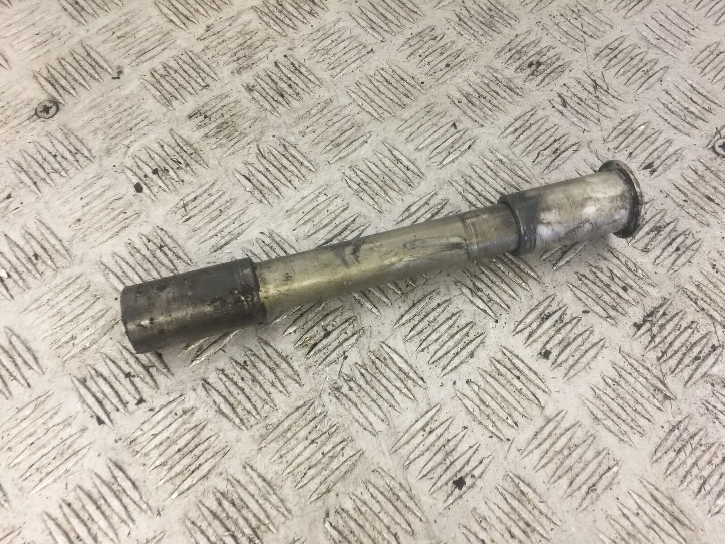 SUZUKI SV1000 SV 1000 K3 FRONT WHEEL SPINDLE  YEAR 2004 (STOCK 696)