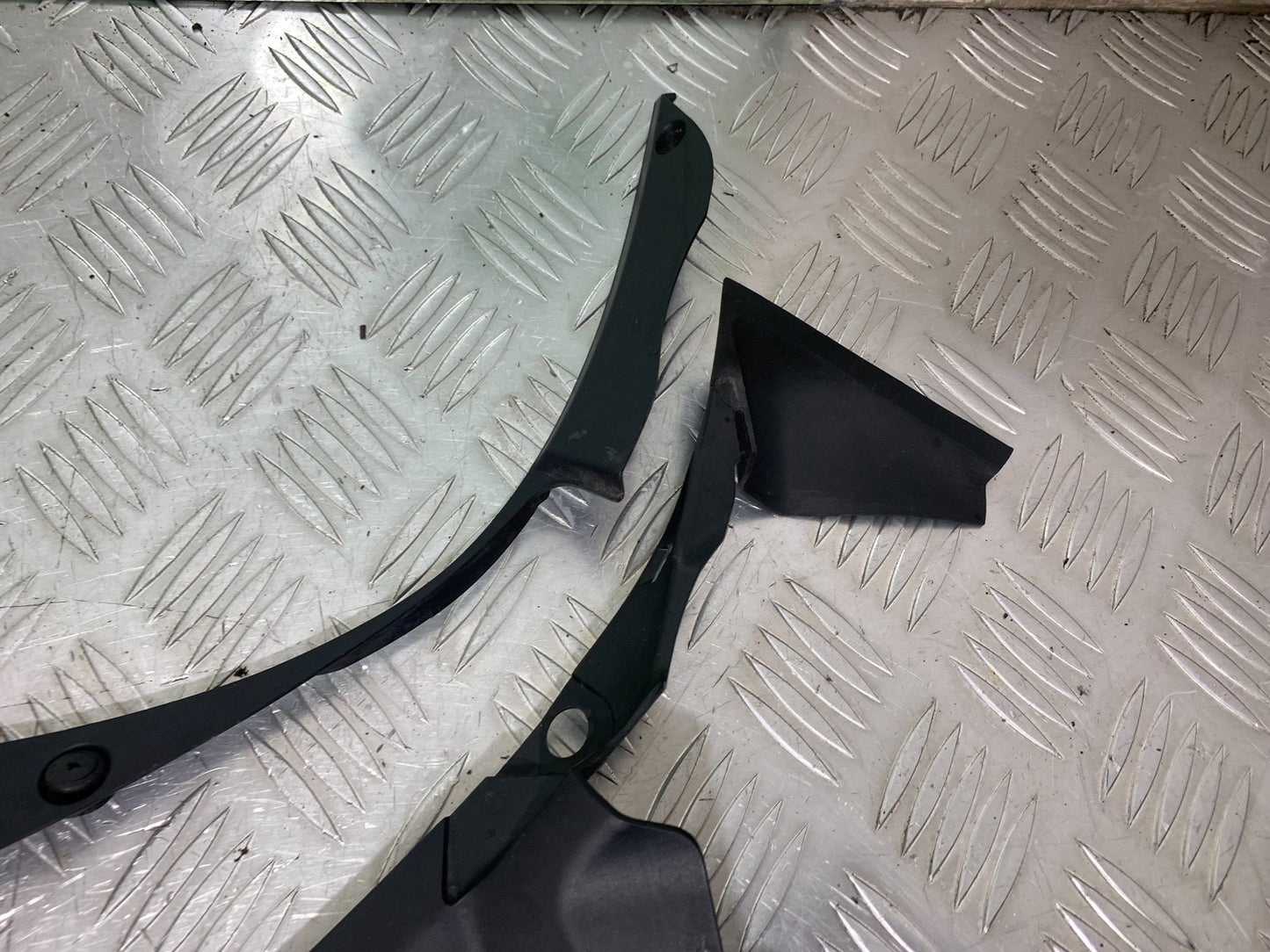 HONDA CBR1000 rr FIREBLADE INNER INFILLS   2012-2016 (CMB1280)