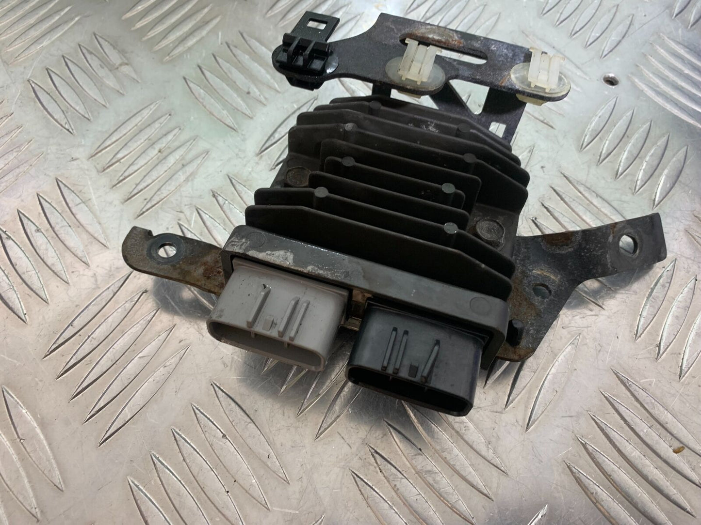 HONDA CBR650 F CBR 650F REGULATOR YEAR 2014-2017  (STOCK 998)