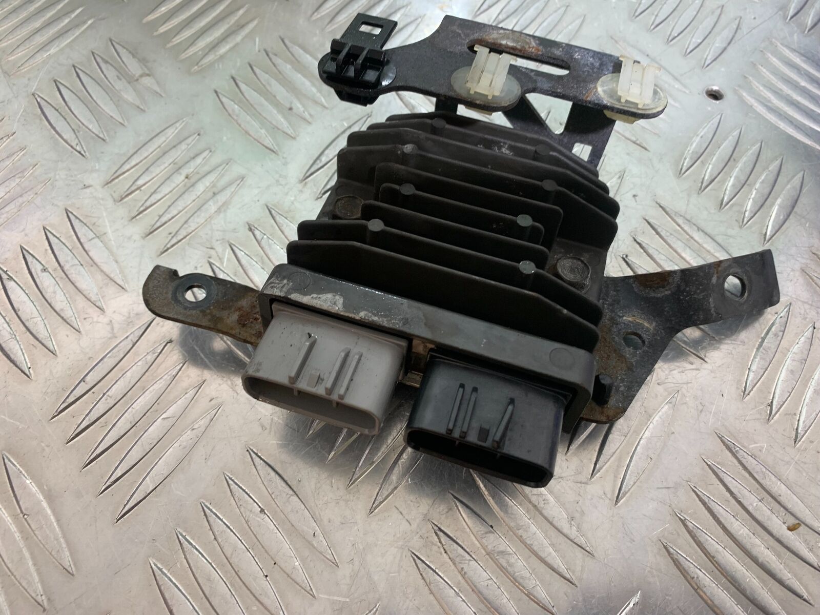 HONDA CBR650 F CBR 650F REGULATOR YEAR 2014-2017  (STOCK 998)