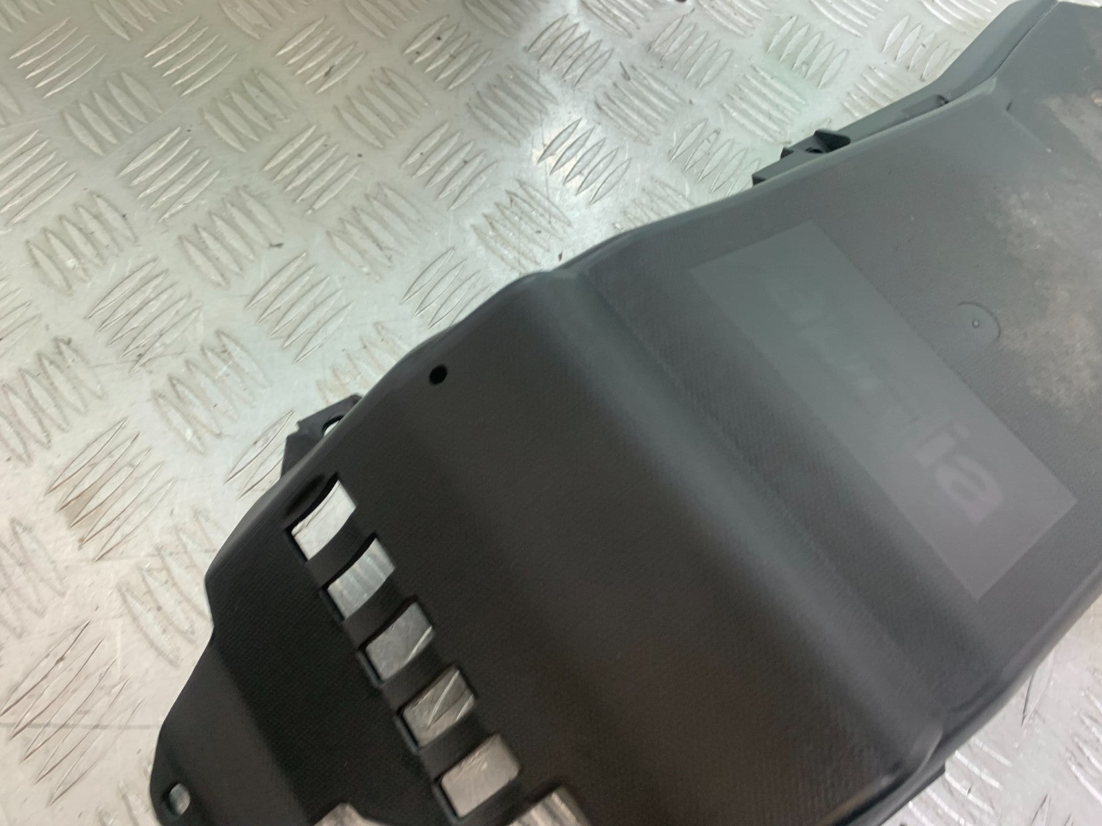 APRILIA TUONO 1000 V4R UNDERTRAY  YEAR 2011-13  (CMB1331)