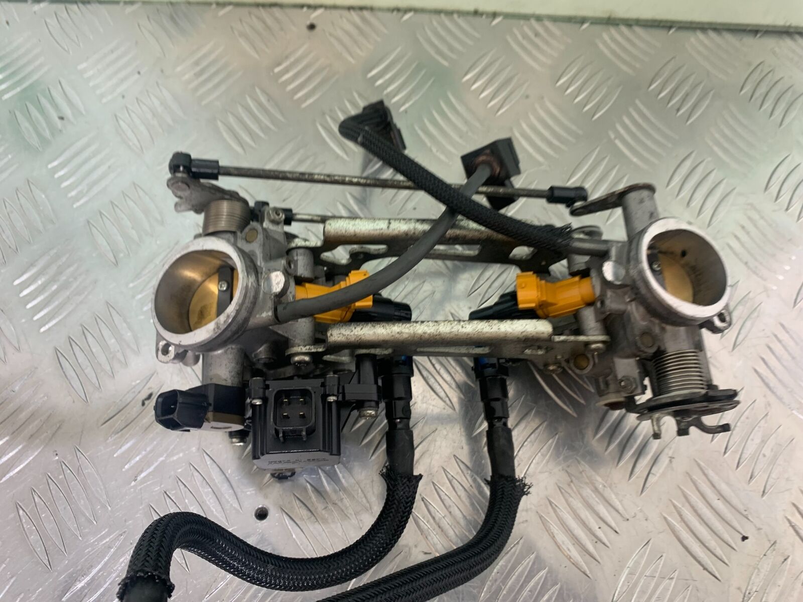 SUZUKI DL 650 V-STROM THROTTLE BODIES YEAR 2016 (STOCK 996)