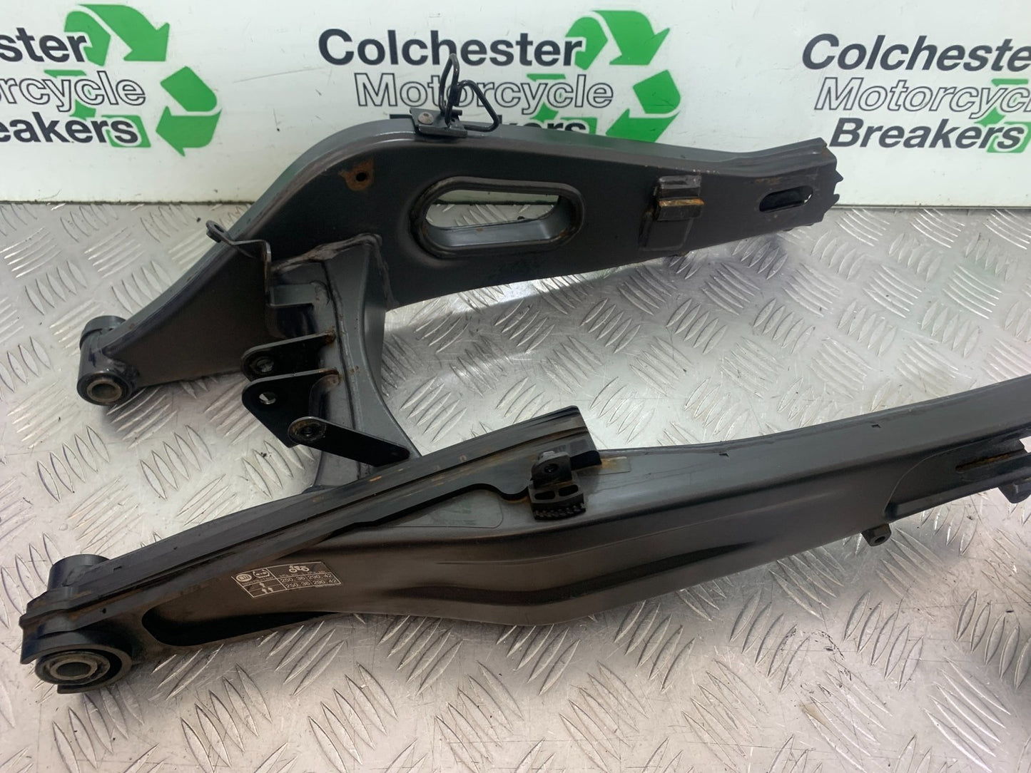 YAMAHA YZF R7 SWINGARM YEAR 2022-2025 (CMB1255)