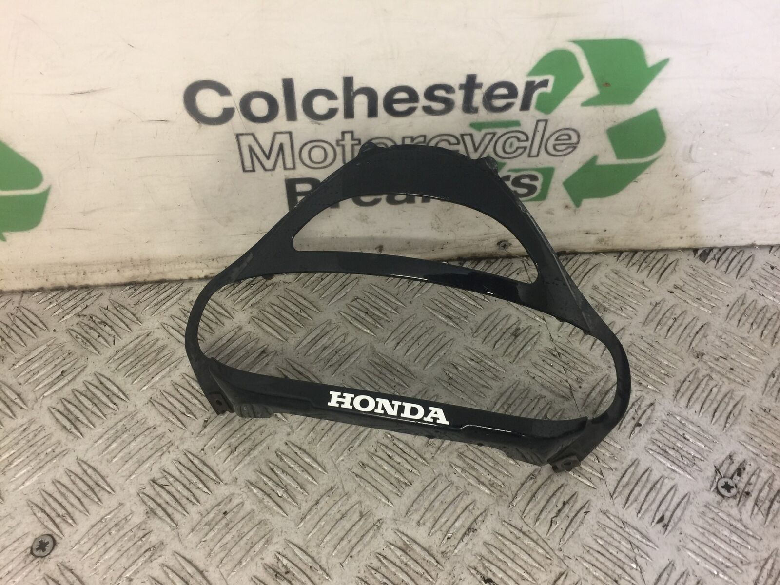 HONDA CBR900 FIREBLADE REAR LIGHT SURROUND  YEAR 1998 - 99 (STOCK 621)