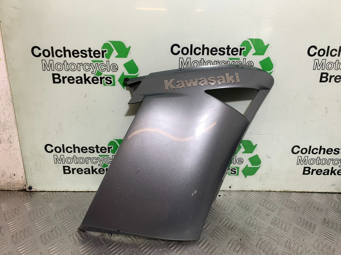 KAWASAKI GTR1400 GTR 1400 RIGHT FAIRING PANEL   YEAR 2007-2009 (CMB1306)