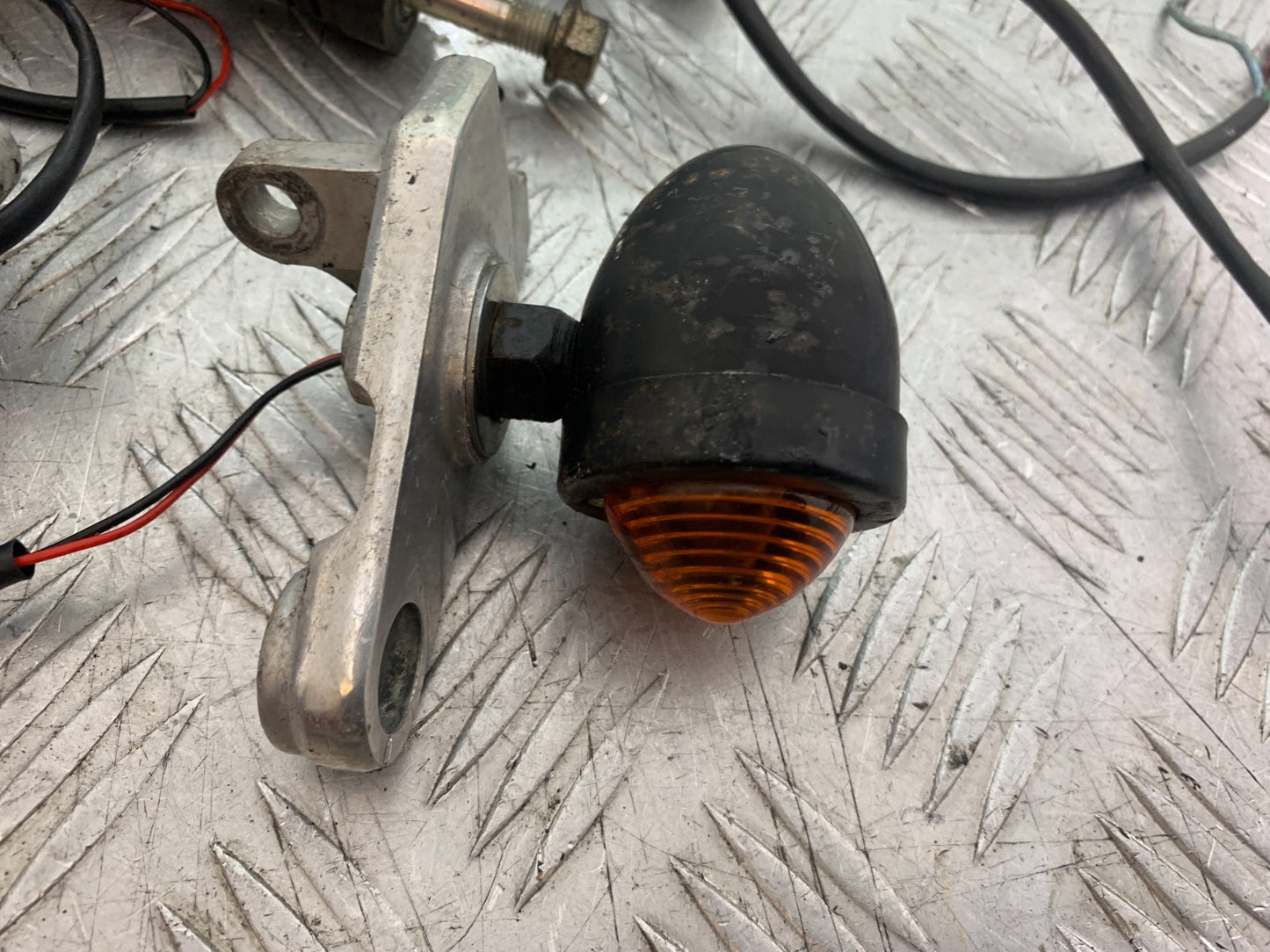 HONDA VT700 VT 700 SHADOW FRONT AND REAR INDICATORS  YEAR 1984-85 (CMB1328)