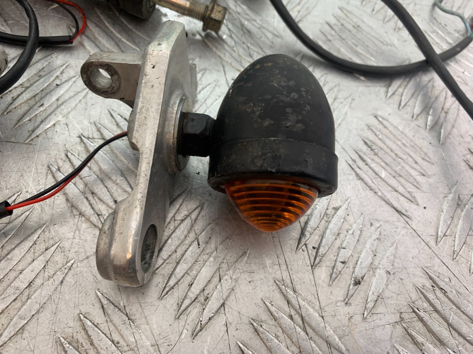 HONDA VT700 VT 700 SHADOW FRONT AND REAR INDICATORS  YEAR 1984-85 (CMB1328)