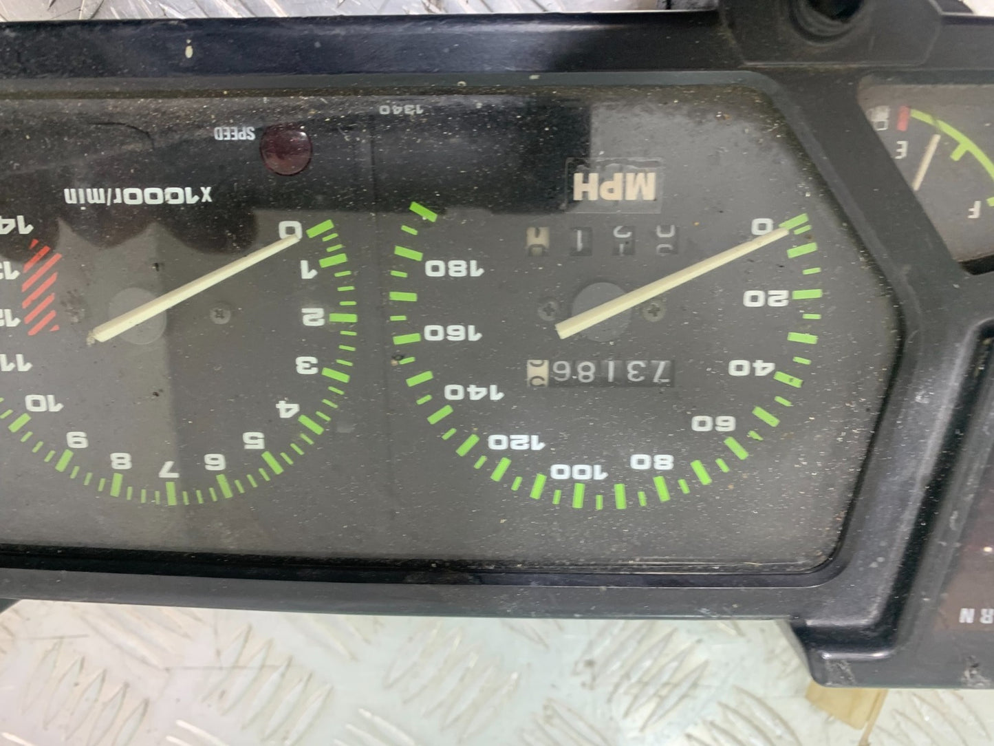 KAWASAKI GPX 750 GPX 750 CLOCSK YEAR 1990
