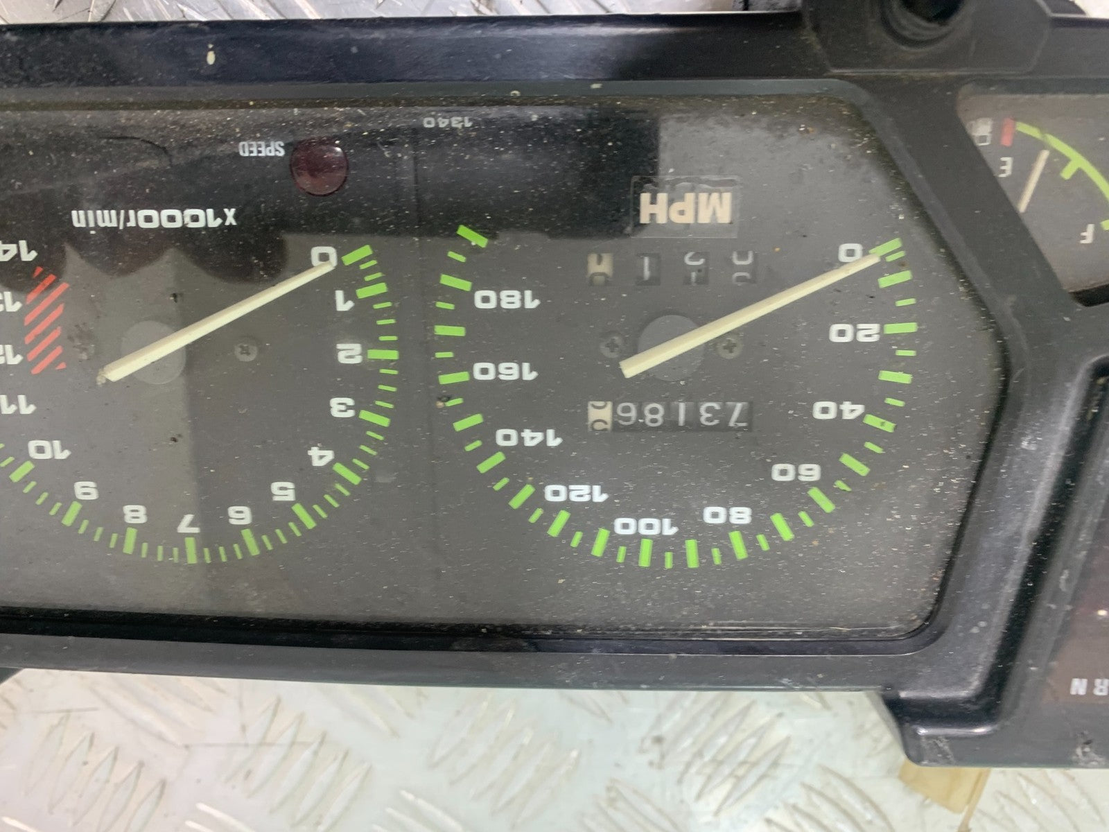 KAWASAKI GPX 750 GPX 750 CLOCSK YEAR 1990