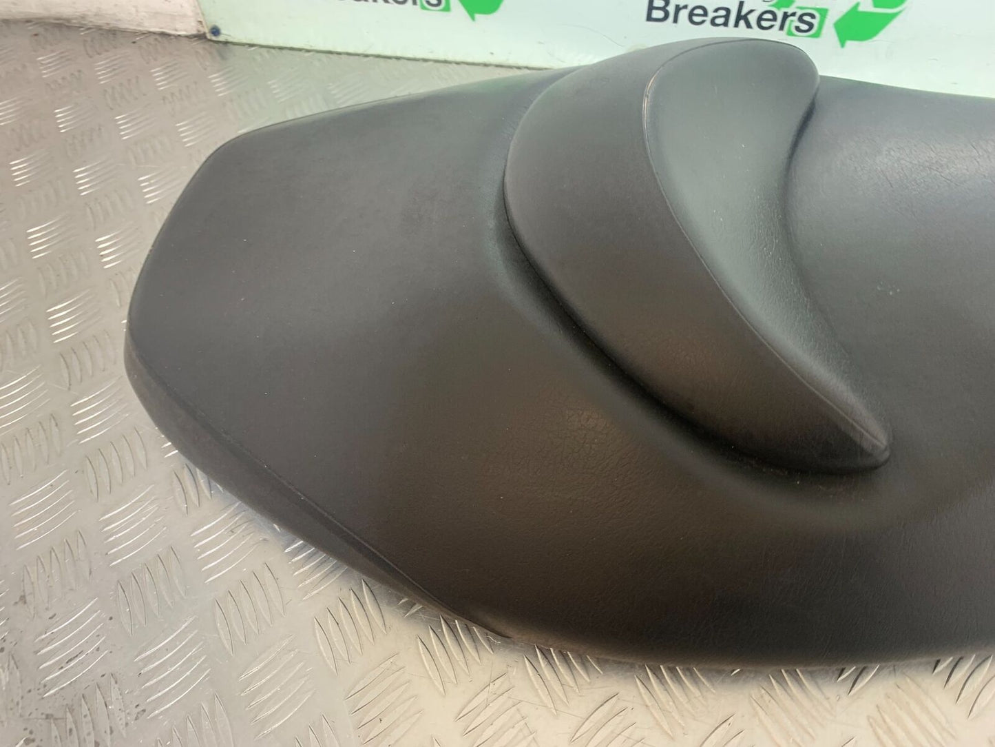 SUZUKI AN 200 UN 200 BURGMAN SEAT YEAR 2007-09 (CMB1128)