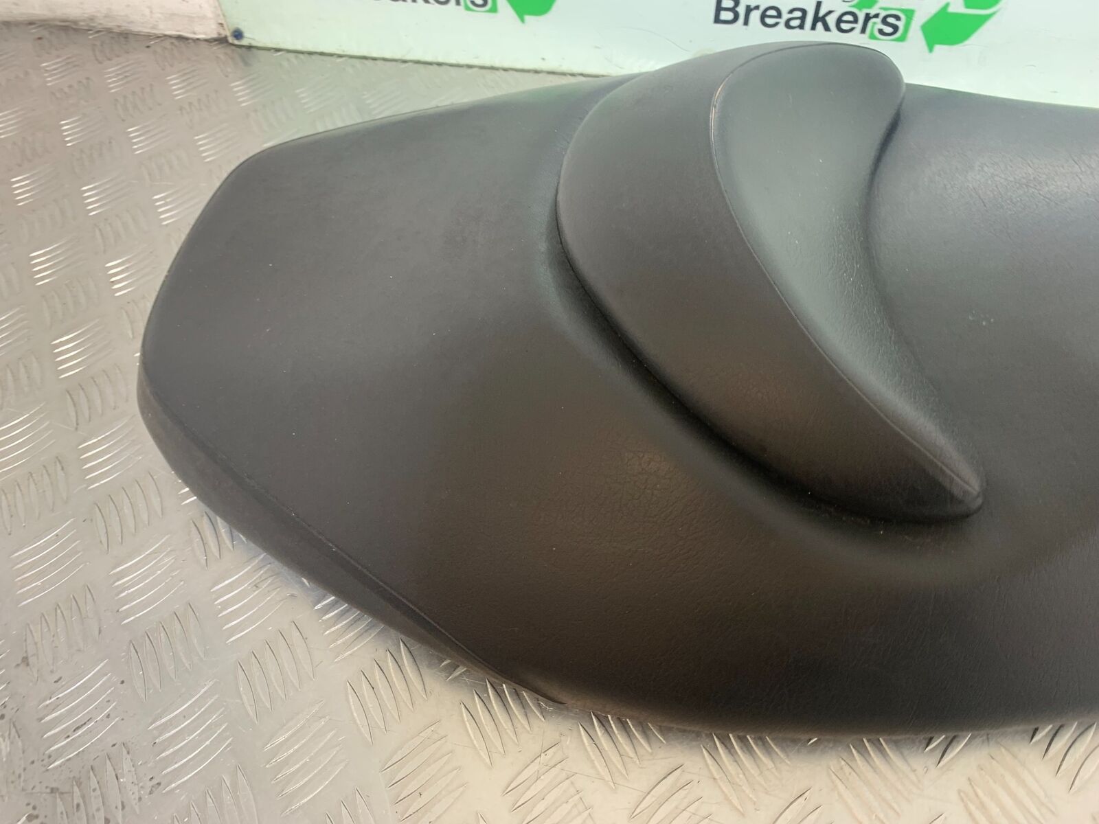 SUZUKI AN 200 UN 200 BURGMAN SEAT YEAR 2007-09 (CMB1128)