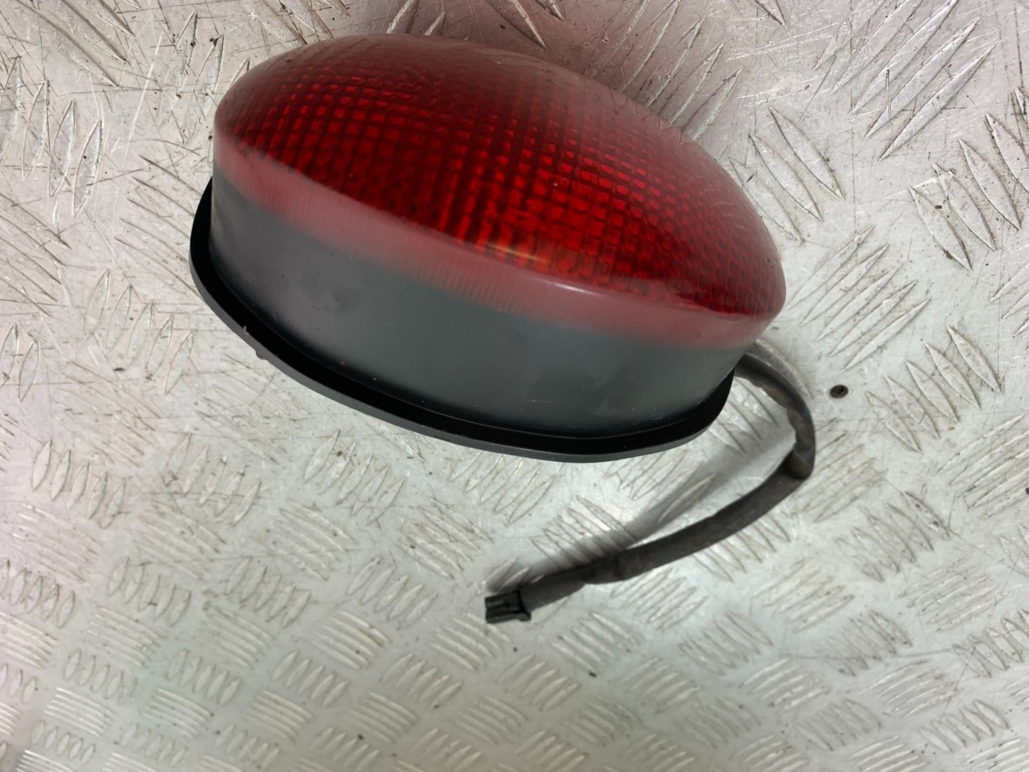 TRIUMPH 955I SPRINT RS REAR LIGHT YEAR 1999-03 (CMB1313)