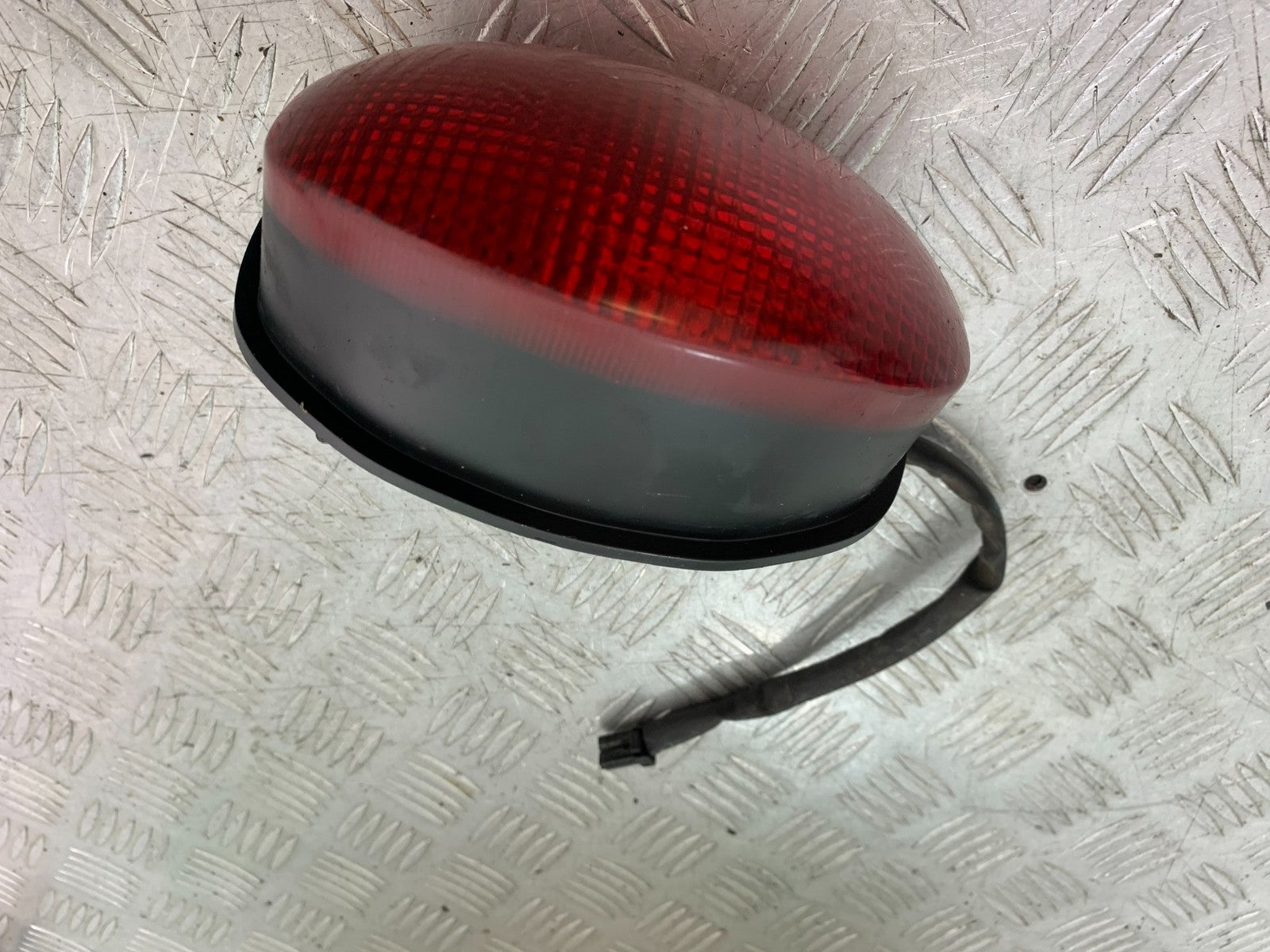 TRIUMPH 955I SPRINT RS REAR LIGHT YEAR 1999-03 (CMB1313)