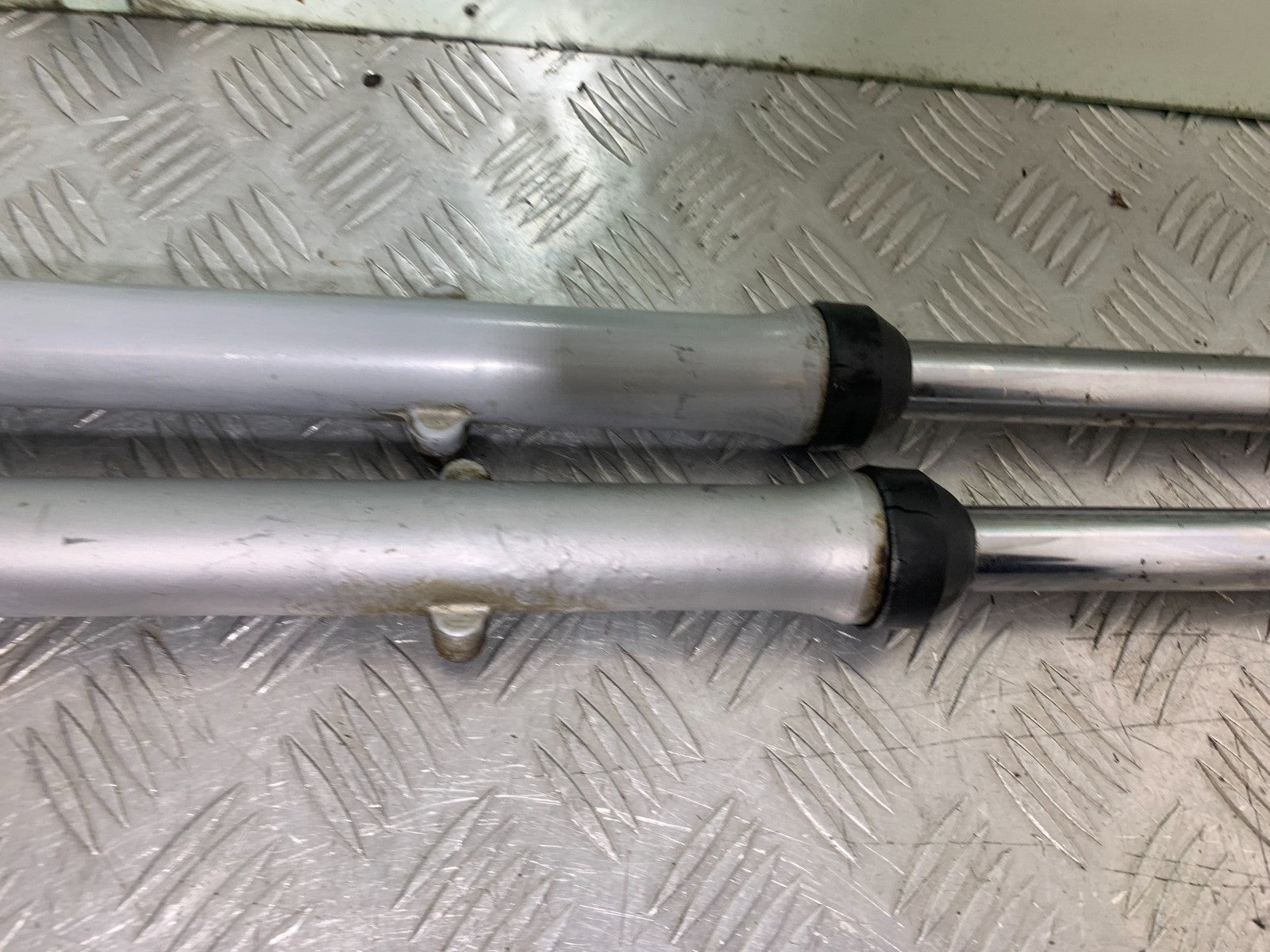 HONDA CG125 CG 125 FORKS   YEAR 1998-2000 (CMB1282)