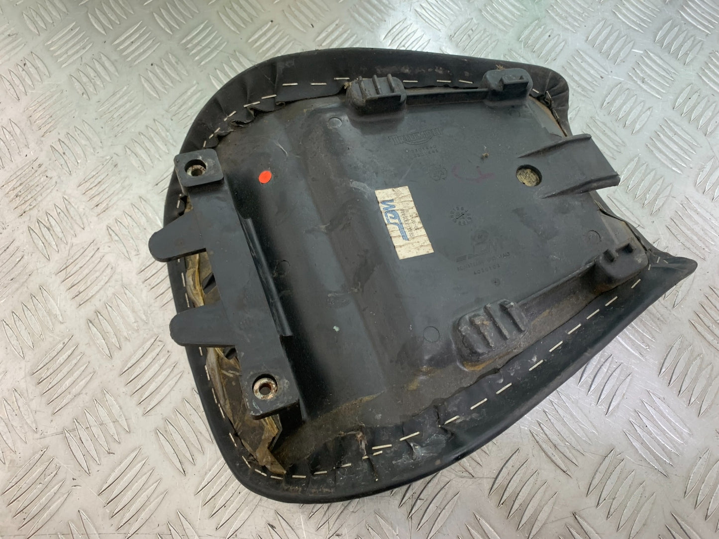 TRIUMPH T509 SPEED TRIPLE FRONT SEAT YEAR 1997-1998 (CMB1144)