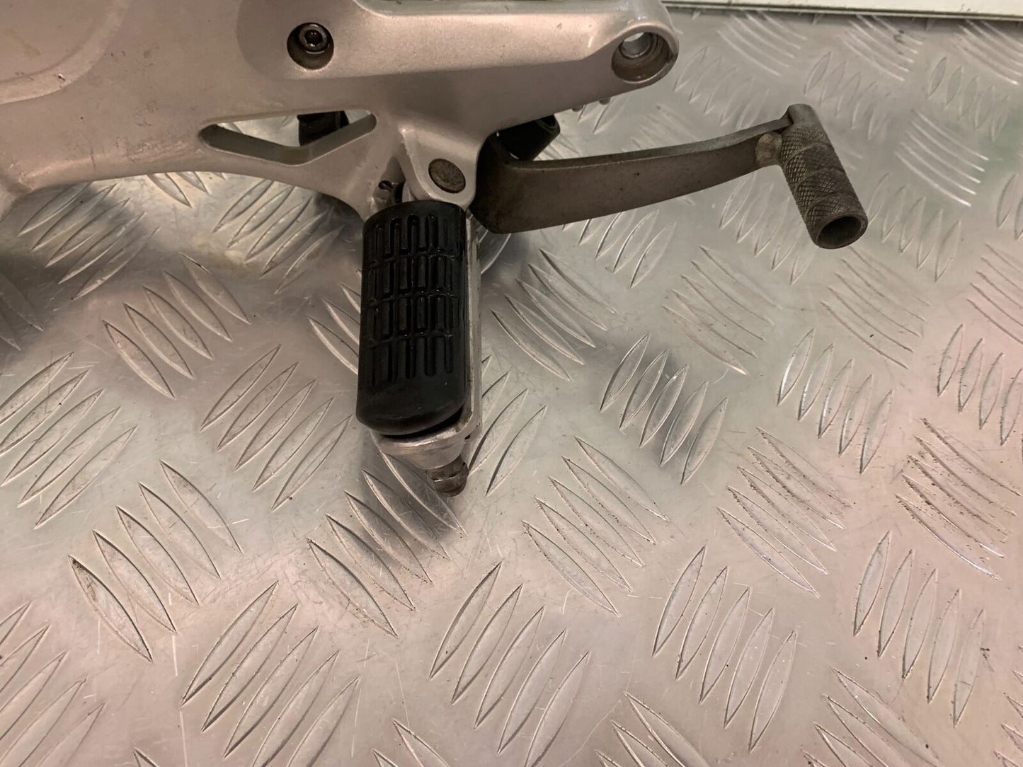 HONDA CBF600 CBF 600 SA-5 FRONT RIGHT HANGER YEAR 2004 -07  (STOCK 965)